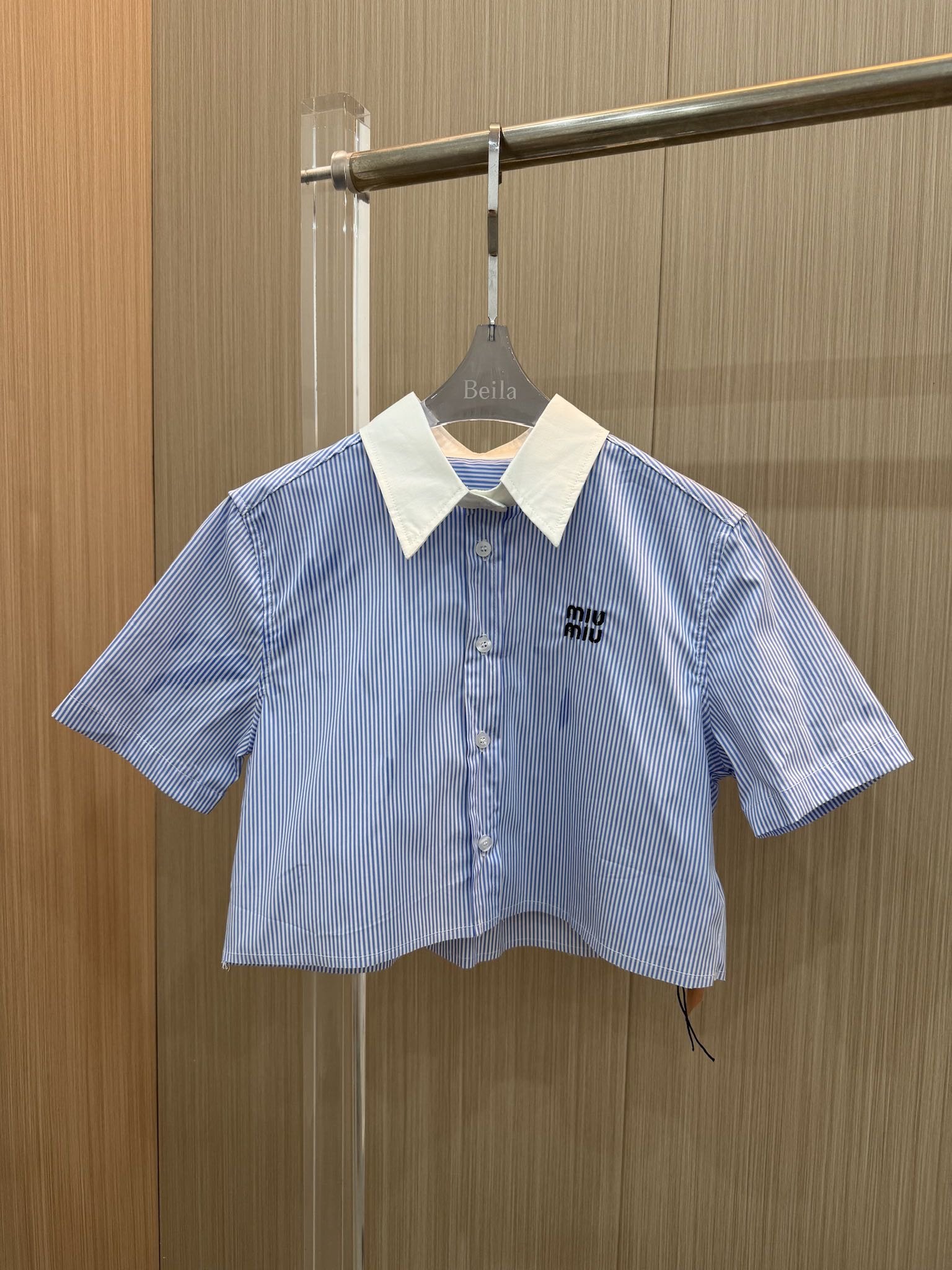 【新款发售】???????????? Miumiu学院风蓝色竖条纹短款衬衫 高品质????pyldwl SML