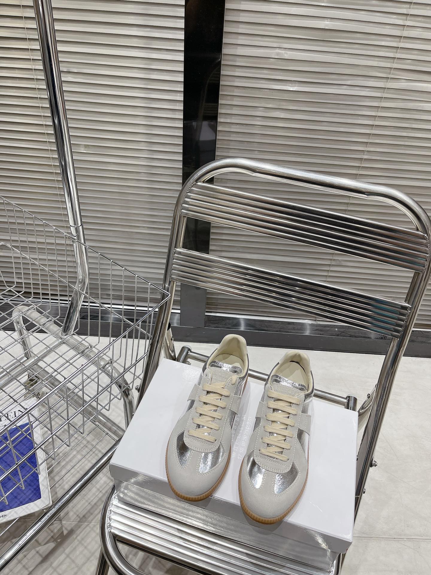 NO:238167,Men #Top version Couple model Super popular hot model Maison Margiela Magiela training shoes Classic immortal series Super comfortable on the feet The original version is purchased and upgraded and developed again Upper: using original imported sheep leather and top layer calf leather Inner: cowhide Outsole: original imported outsole Size: Women's size 35-40 Men's size 39-45 Original material Top pure original best version, casual shoes/sports shoes, masion margiela, sneakers, cowhide, sheep19860909男 #顶级版本 情侣款 超人气热款 Maison Margiela马吉拉德训鞋 经典不死系列 上脚超级舒适 原版购入再次升级开发 鞋面:采用原版进口羊猄皮与头层小牛皮 内里:牛皮 大底:原版进口大底 码数:女码35-40男码39-45 原材质制作 顶级纯原最好版本,休闲鞋/运动鞋,masion margiela,sneakers,cowhide,sheep,Women's Shoes