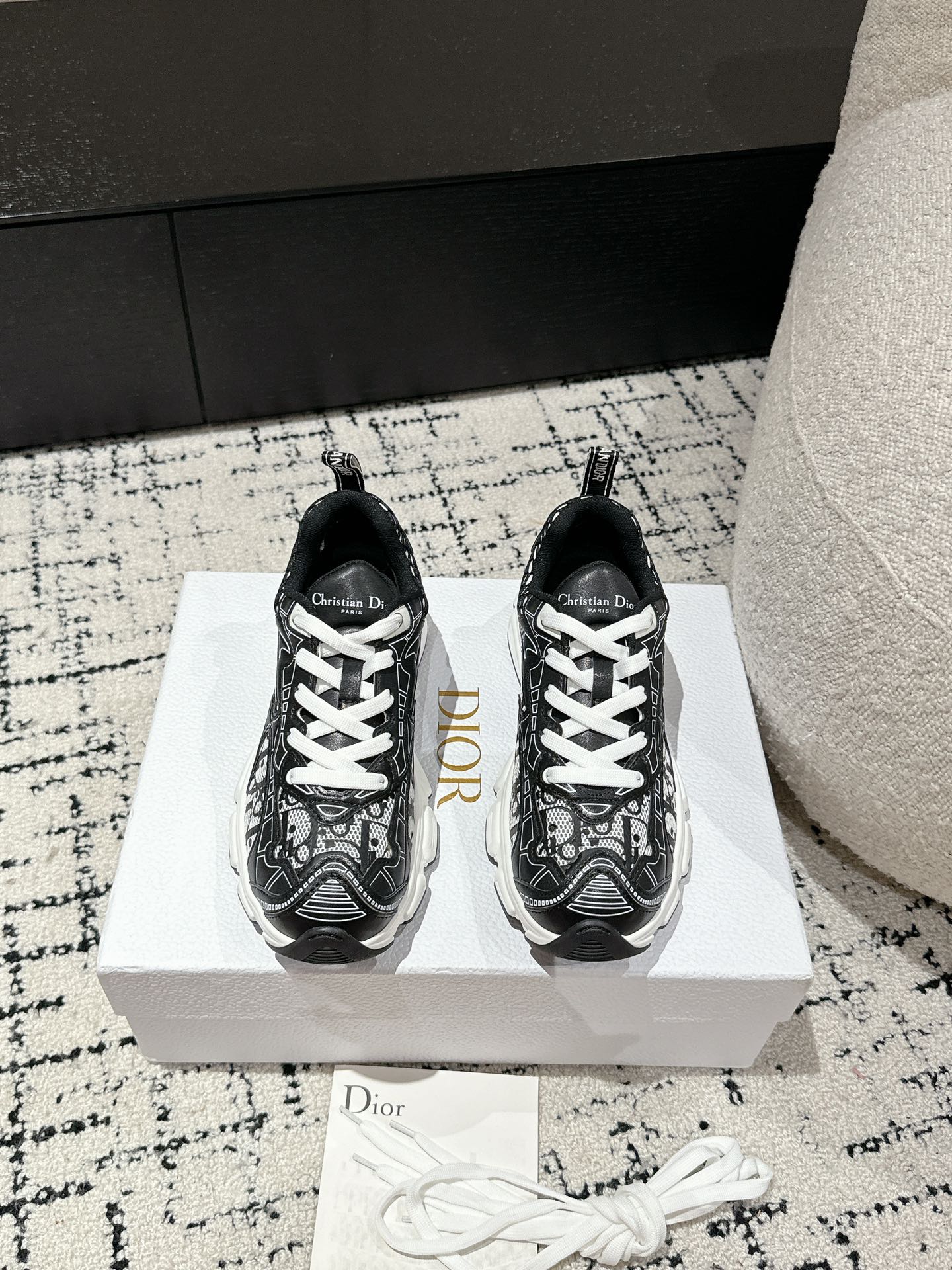 NO:164462,#Top version Dior 25/ The latest popular product Dior vibe Sports Casual Dad Shoes Original purchase and development Production Quality comparison Mesh printed with Dior oblique pattern is combined with white leather effect panels to form a modern contrast effect. The design has iconic embellishments, and the 3D effect details complement any casual and elegant clothing to create a modern look!  Fabric: Mesh fabric/split cowhide Inner: Breathable mesh Inner Outsole: Original combination ultra-light sole Size#35-41 (40 41 customized, non-return and exchange), casual shoes/sports shoes, dior, dior, sneakers, cowhide19860909#顶级版本 Dior 迪奥 25/ 最新主推爆品 Dior vibe 运动 休闲 老爹鞋 原版购入开发做货 品质对比 印有Dior oblique图案的网眼与白色皮革效果面板结合,形成现代对比效果.设计带有标志性的点缀,3D的效果细节 与任何休闲 优雅的服装相得益彰,打造现代感外观！ 面料:网眼面料/拼接牛皮 内里:透气网内里 大底:原版组合超轻底 Size#35-41（40 41订做不退换）,休闲鞋/运动鞋,dior,dior,sneakers,cowhide,Women's Shoes