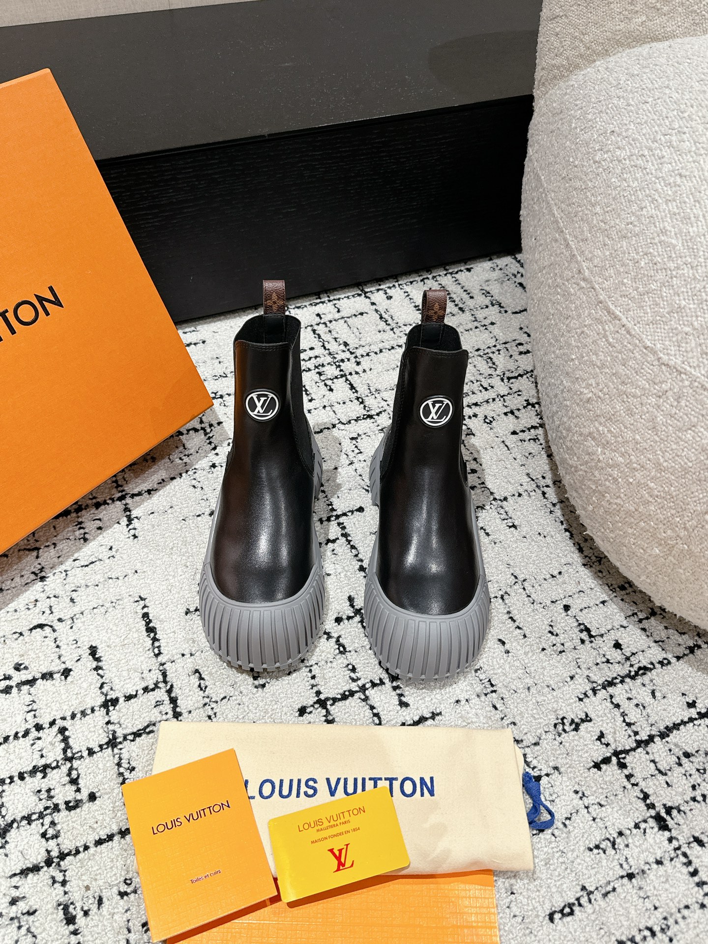 Louis Vuitton Botas cortas Cuero de vaca Seda Tpu