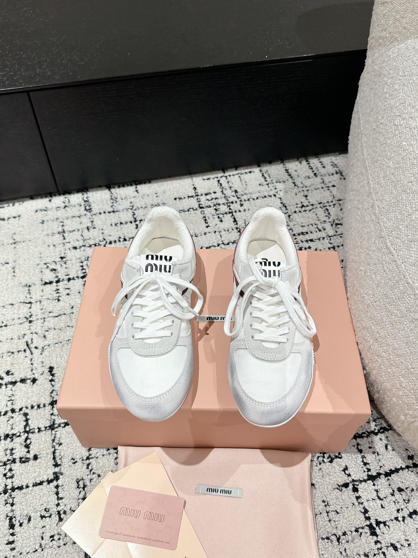 MiuMiu Zapatos Calzado informal Universal para hombres y mujeres Colección primavera – verano Casual