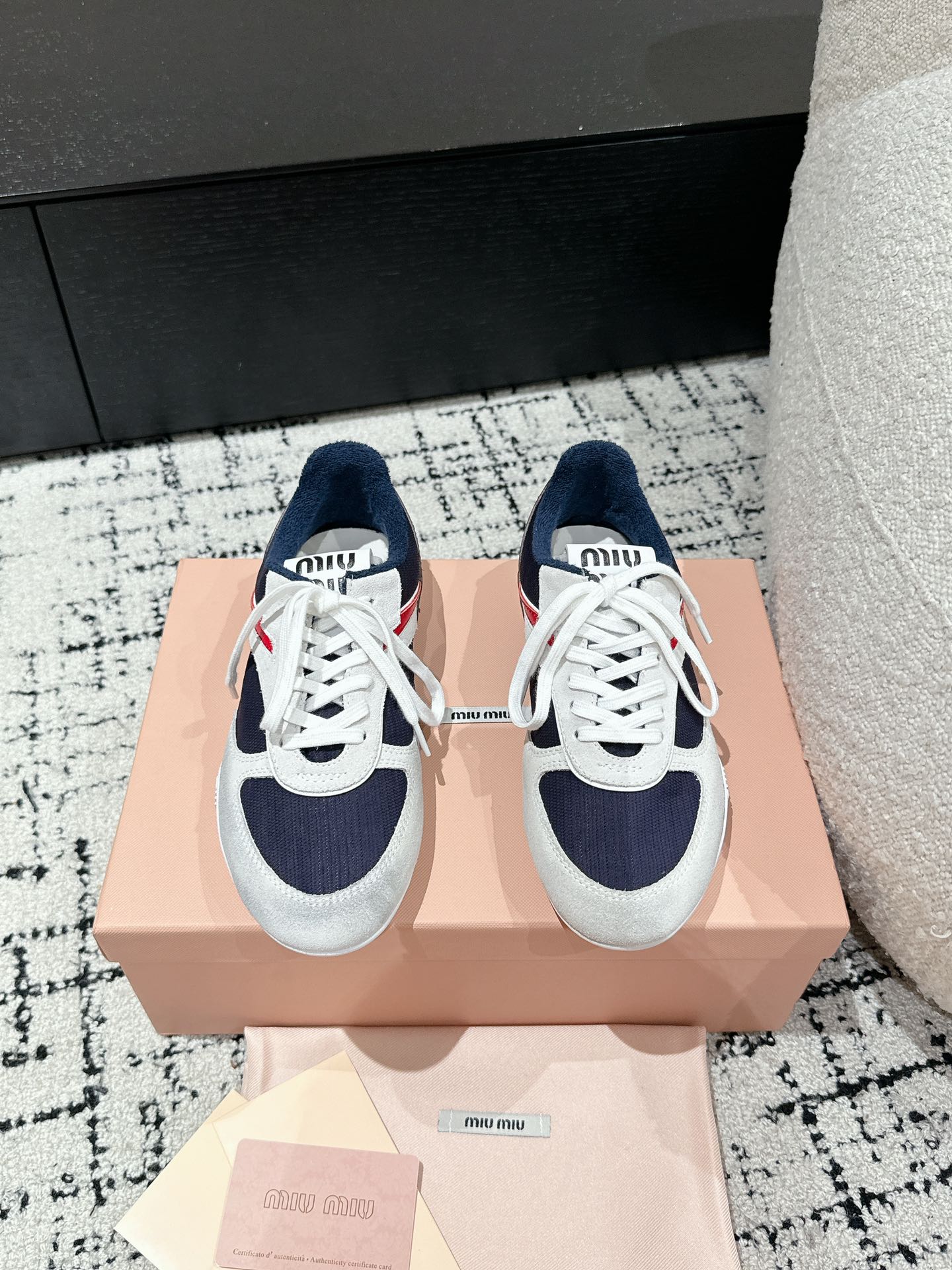 MiuMiu Zapatos Calzado informal Universal para hombres y mujeres Colección primavera – verano Casual