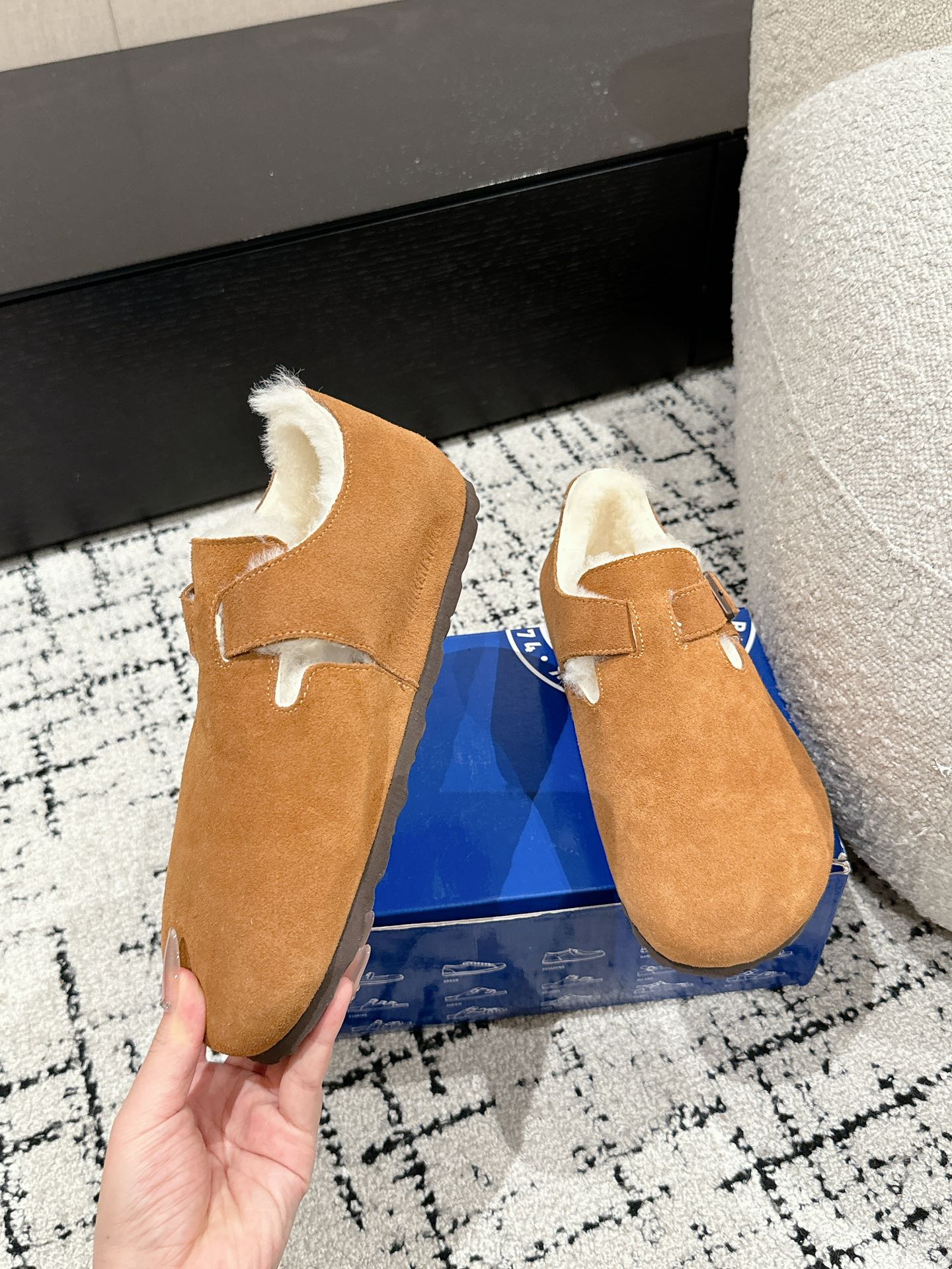 “BIRKENSTOCK Autumn/Winter Collection: Comfortable Footwear with Stylish Design” - 图片 4