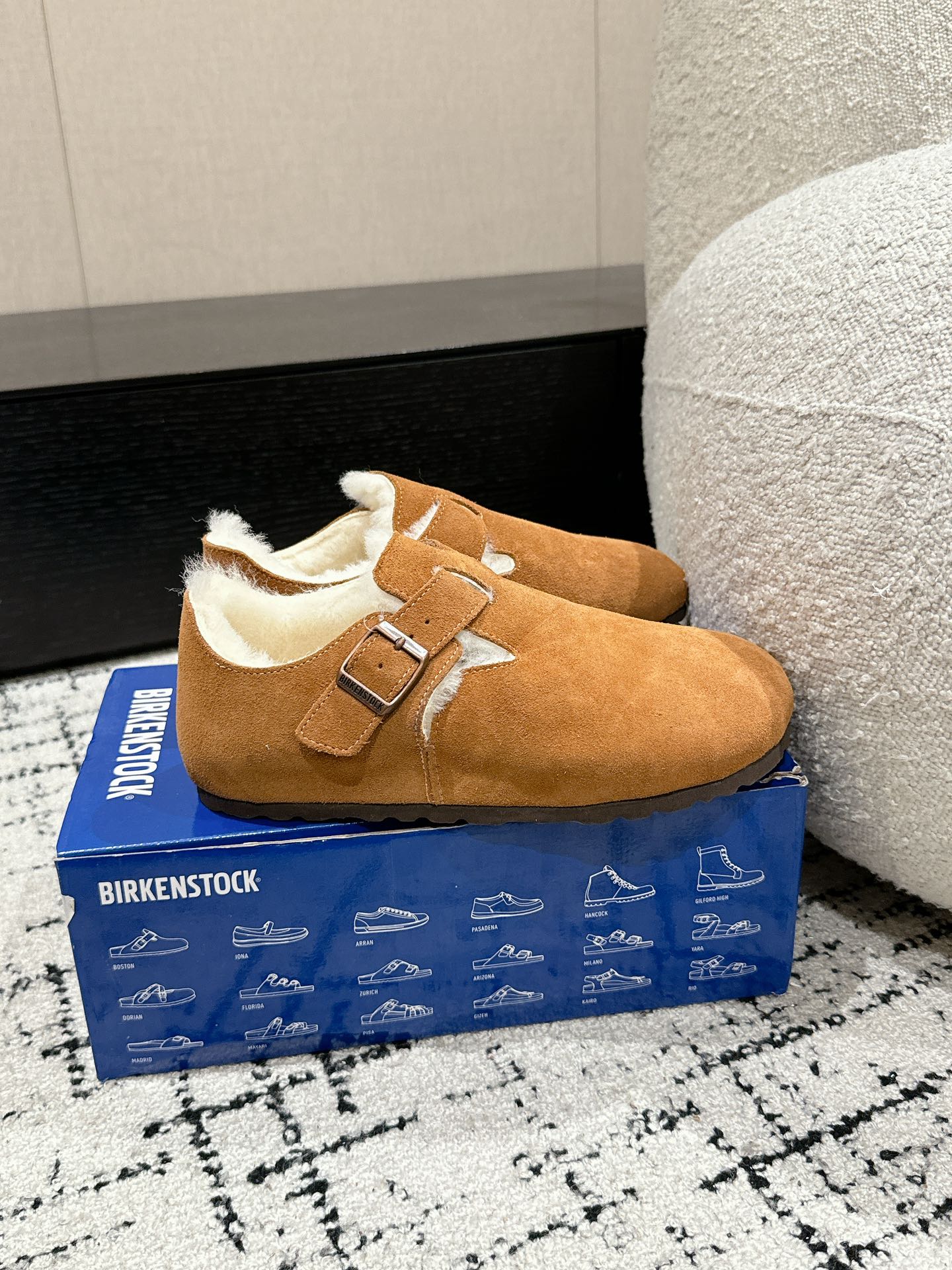“BIRKENSTOCK Autumn/Winter Collection: Comfortable Footwear with Stylish Design” - 图片 2