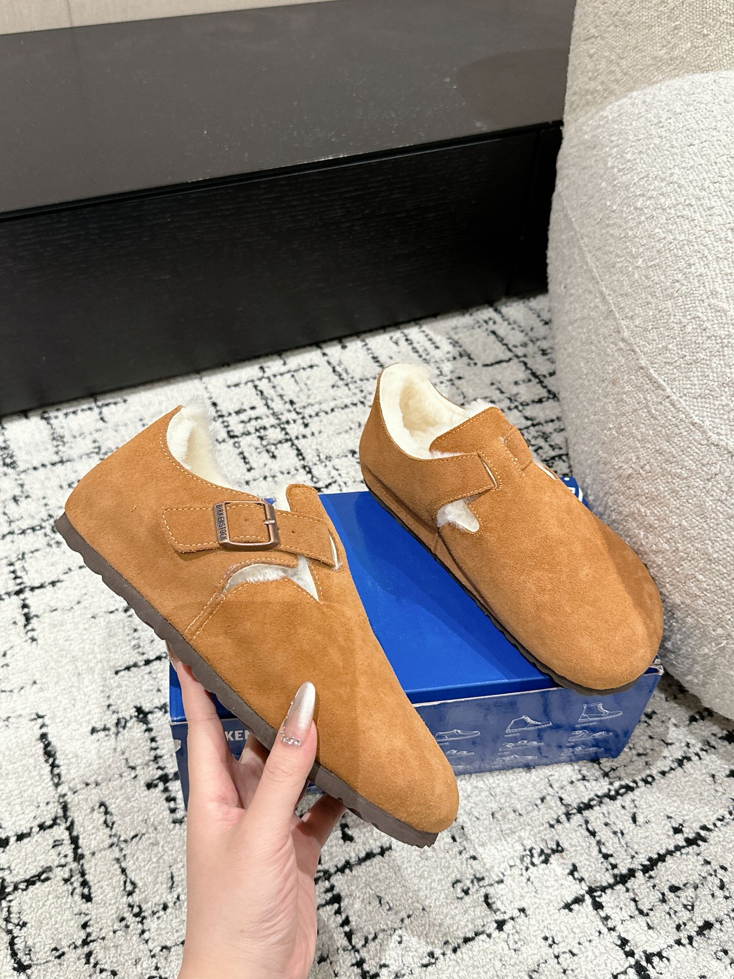“BIRKENSTOCK Autumn/Winter Collection: Comfortable Footwear with Stylish Design” - 图片 5
