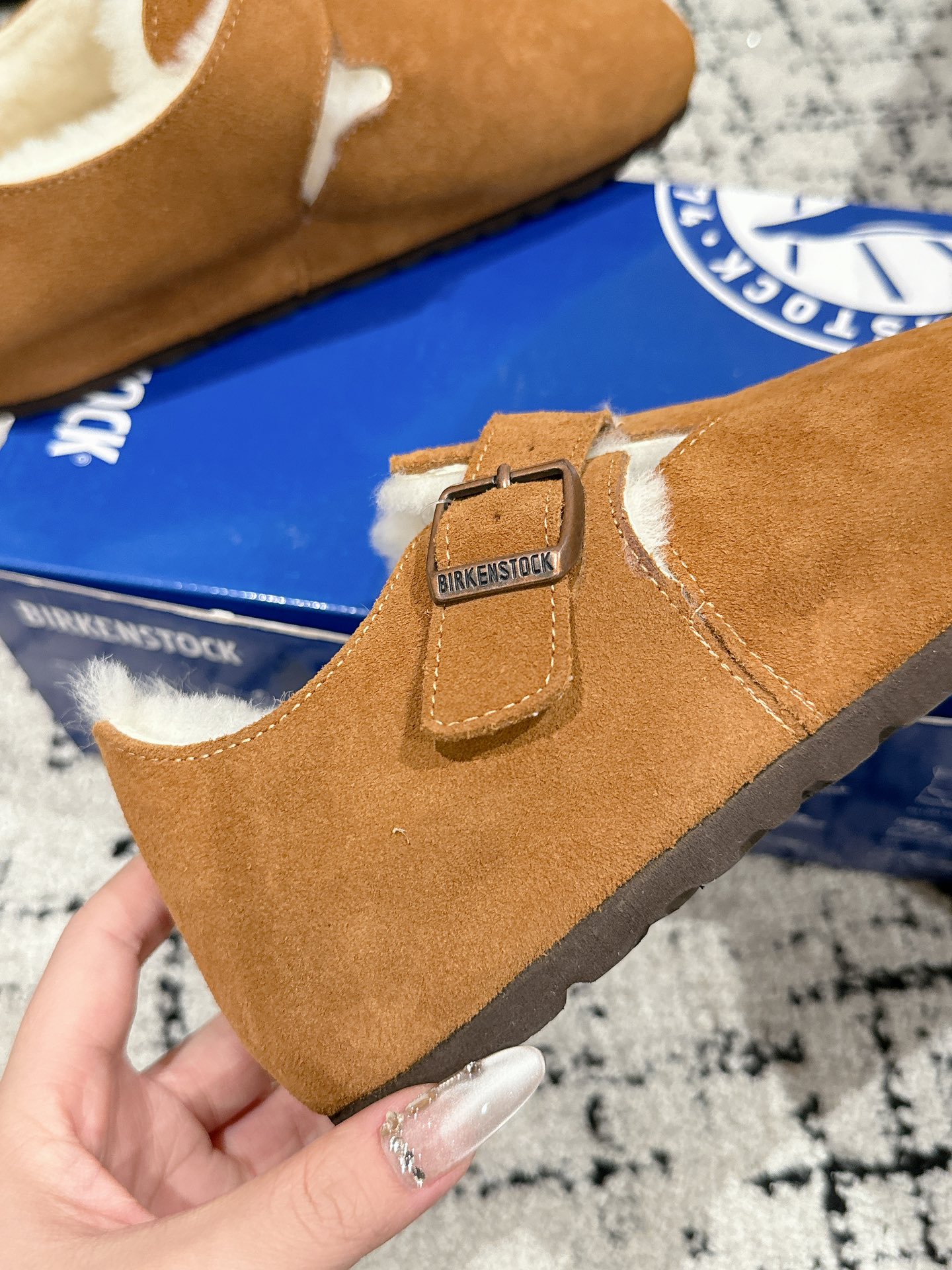 “BIRKENSTOCK Autumn/Winter Collection: Comfortable Footwear with Stylish Design” - 图片 8