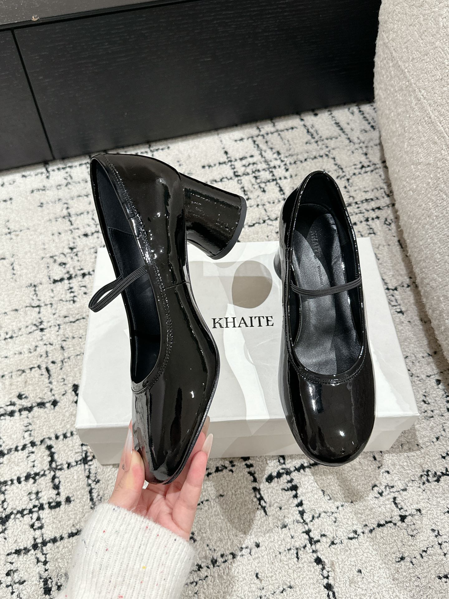 “Khaite Silver Mary Jane Shoes: High-Quality Italian Imports in Zirconium Fabric” - 图片 3