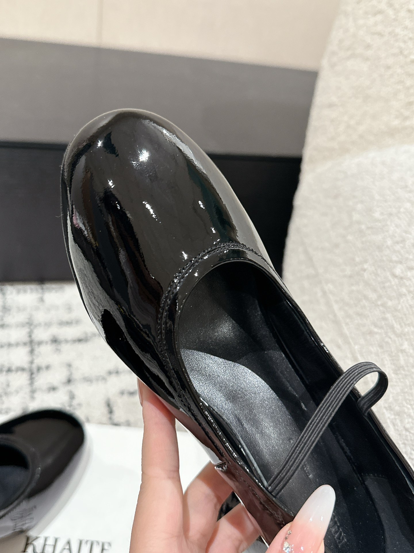 “Khaite Silver Mary Jane Shoes: High-Quality Italian Imports in Zirconium Fabric” - 图片 5