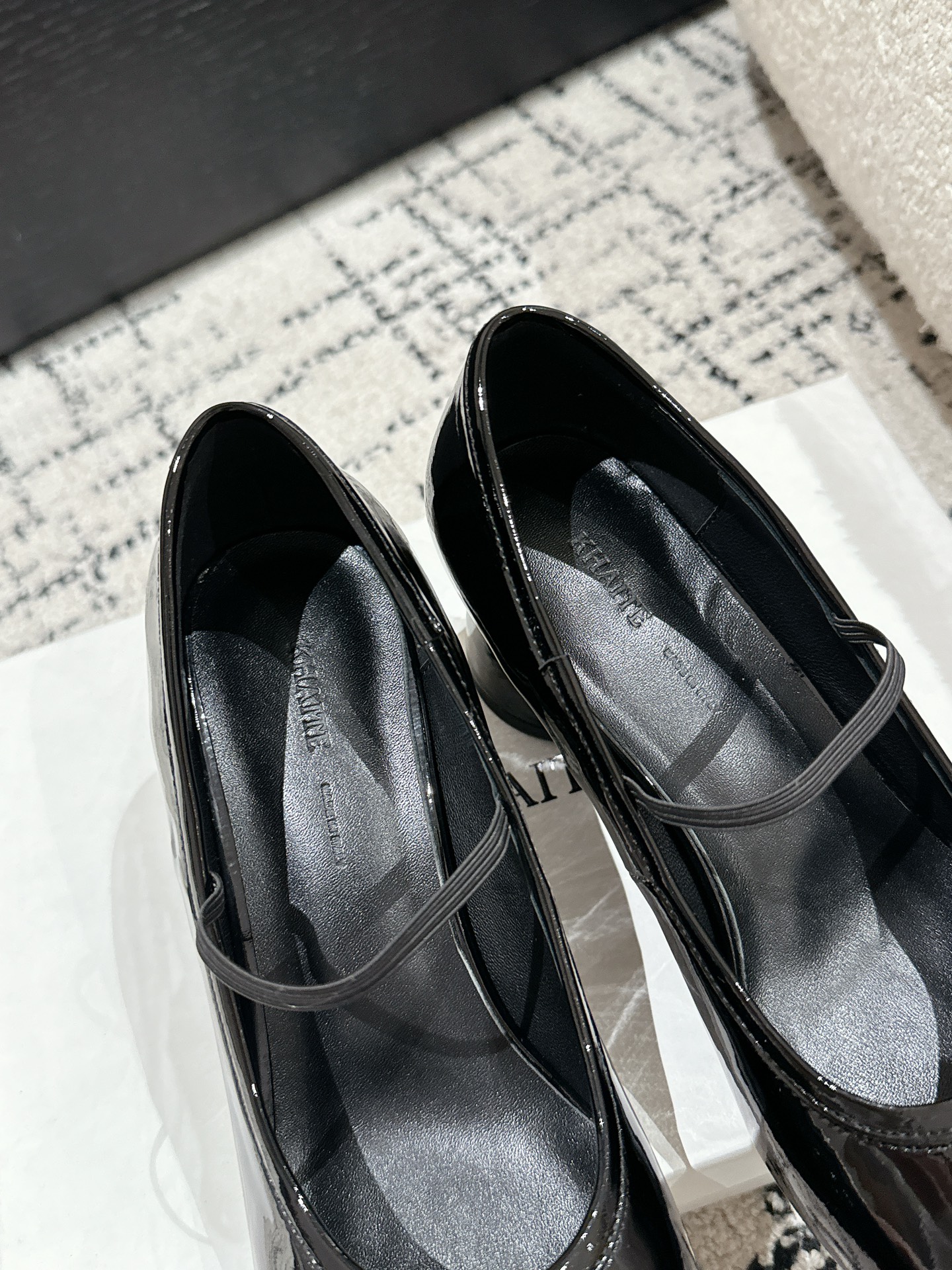 “Khaite Silver Mary Jane Shoes: High-Quality Italian Imports in Zirconium Fabric” - 图片 7