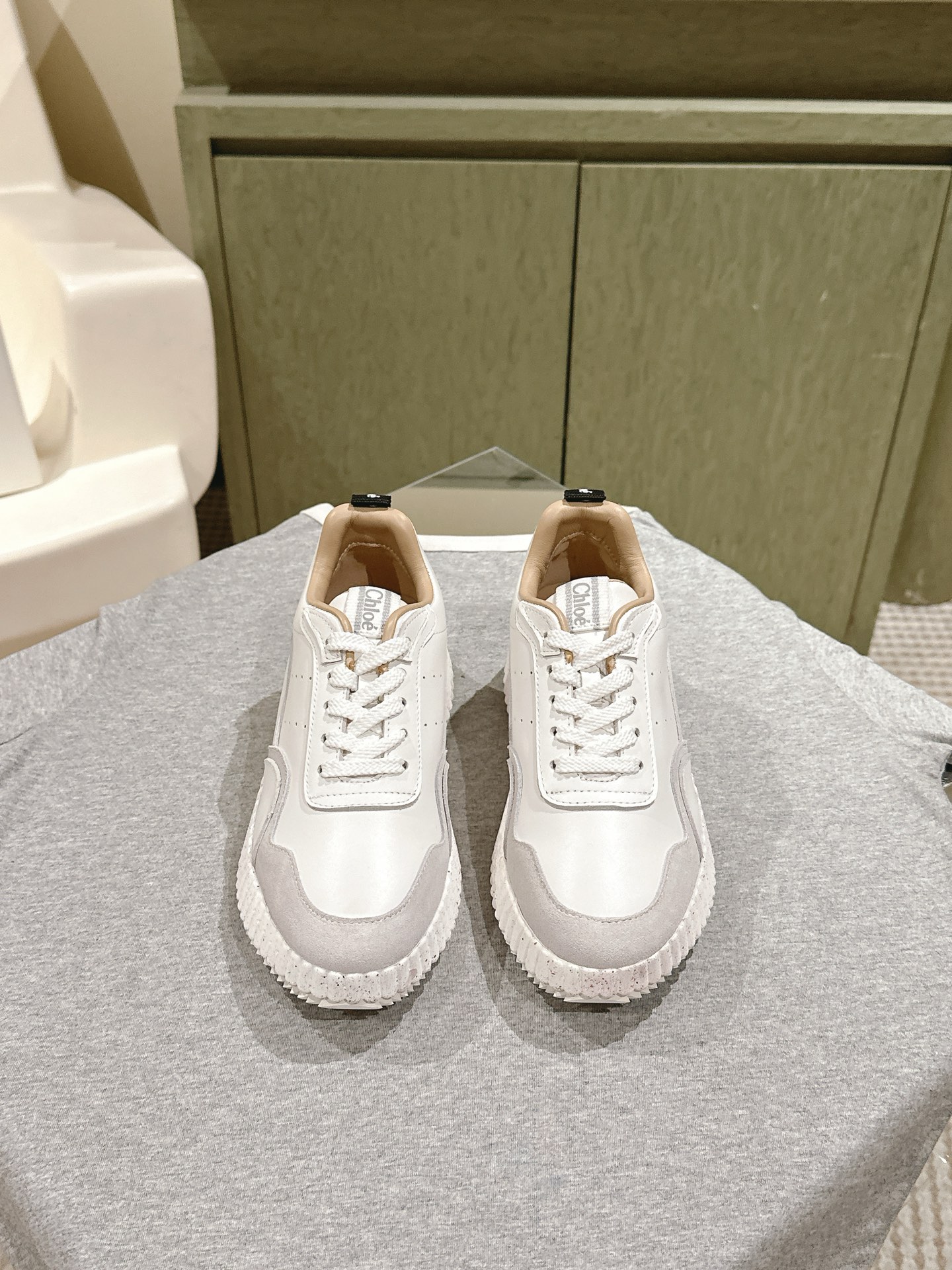 NO:166206,| 5 Chloe's new thick-soled casual sneakers with new colors. Get a cool trendy shoe with great appearance this season. The counter is purchased for 7,800!  Exclusive mold opening customization on the entire network, after one month of adjustment and restoration of the authentic grade, counter inspection level, original cowhide upper, crystal sheepskin footbed inside, one to one model anti-slip double-layer thick anti-slip wear-resistant large sole!  Wear a height-enhancing artifact!  Size35-39 (40 41 custom made), casual shoes/sports shoes, sneakers, cowhide, sheepskin19860909| 5  克洛伊新款厚底休闲运动鞋新色 入手一款本季颜值爆表的酷潮鞋, 专柜以7800购入！全网独家开模定制,历经1个月调整还原正品级,专柜验货级别 鞋面原版牛皮,内里水晶羊皮垫脚,一比一楷模防滑双层加厚防滑耐磨大底！穿上增高神器！ Size35-39( 40 41 定做),休闲鞋/运动鞋,sneakers,cowhide,sheepskin,Women's Shoes