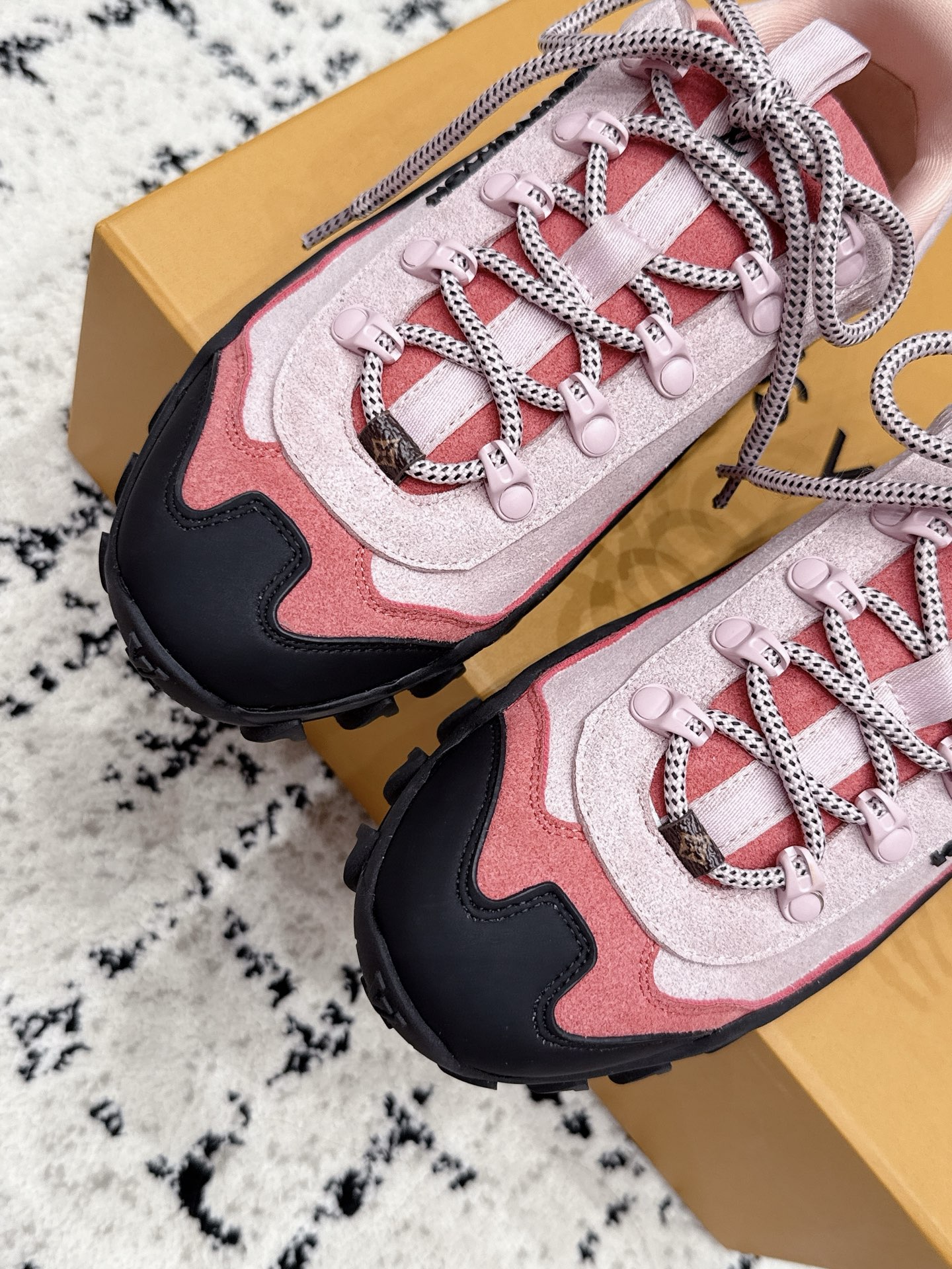 Louis Vuitton Sneakers