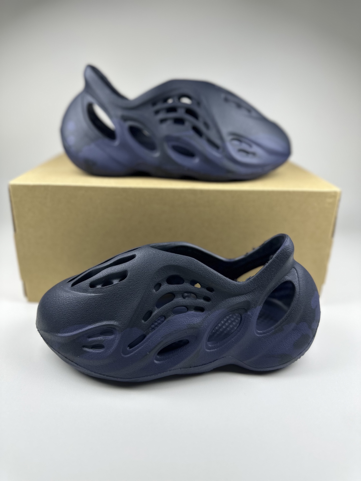 网红椰子新款儿童洞洞鞋男女宝宝包头凉鞋厚底透气休闲防滑沙滩鞋 尺码表！ US EUR 10码 28 11码 29 12码 31 13码 32 1码 33-选品中心