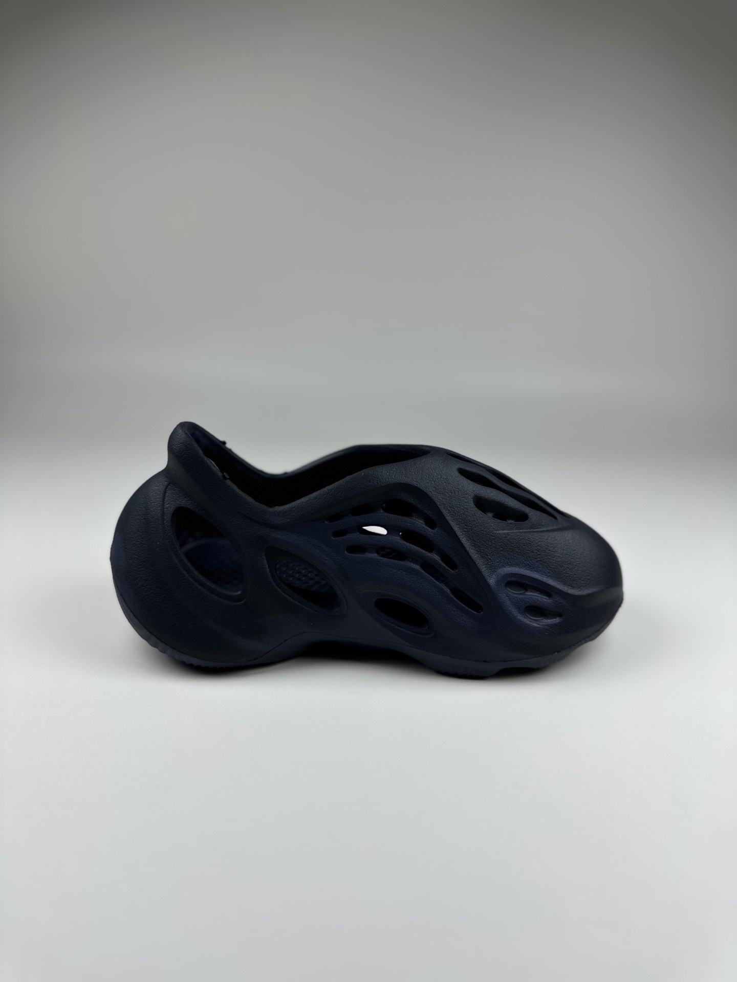 图片[9]-网红椰子新款儿童洞洞鞋男女宝宝包头凉鞋厚底透气休闲防滑沙滩鞋 尺码表！ US EUR 10码 28 11码 29 12码 31 13码 32 1码 33-选品中心