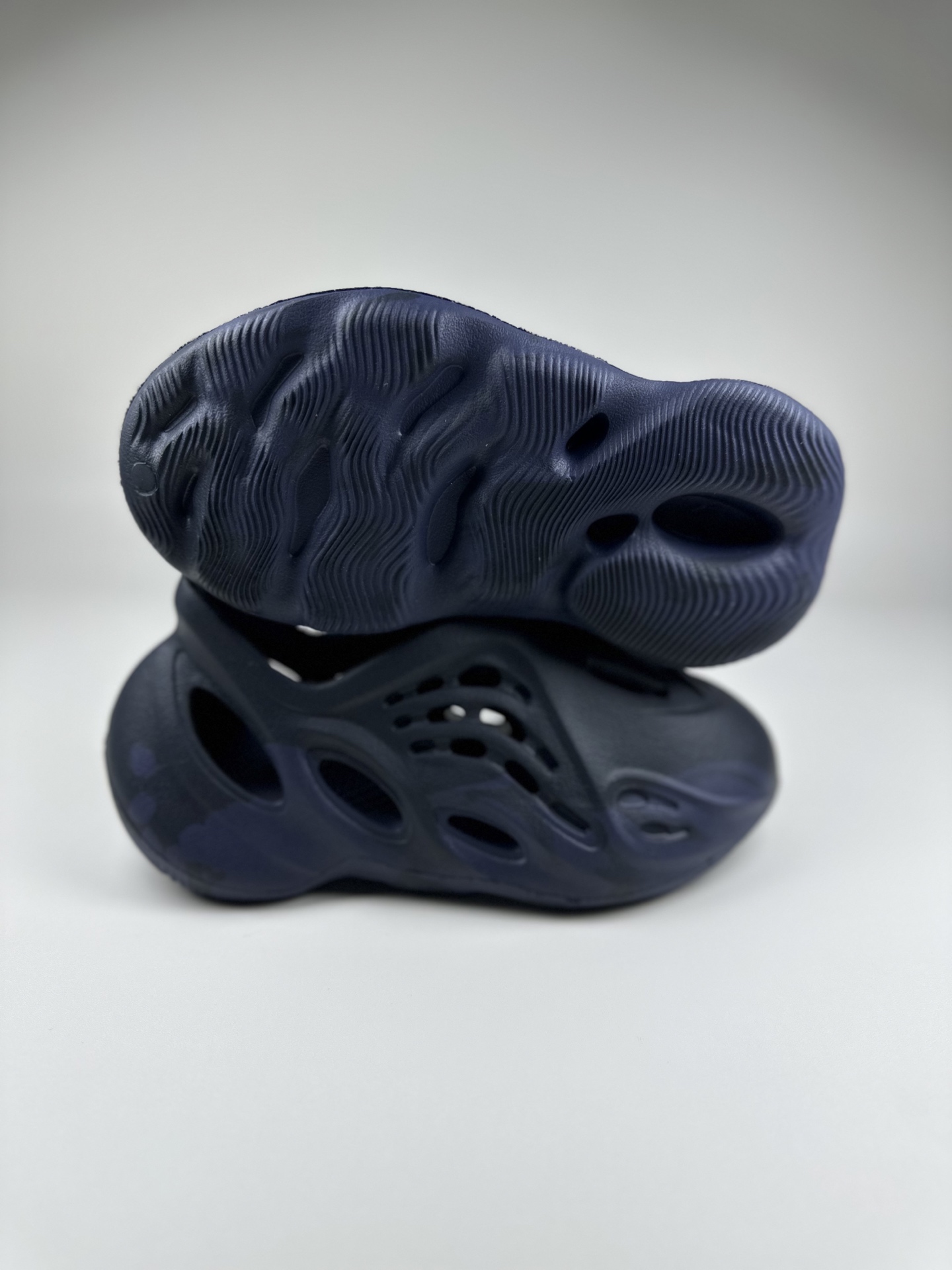 图片[2]-网红椰子新款儿童洞洞鞋男女宝宝包头凉鞋厚底透气休闲防滑沙滩鞋 尺码表！ US EUR 10码 28 11码 29 12码 31 13码 32 1码 33-选品中心