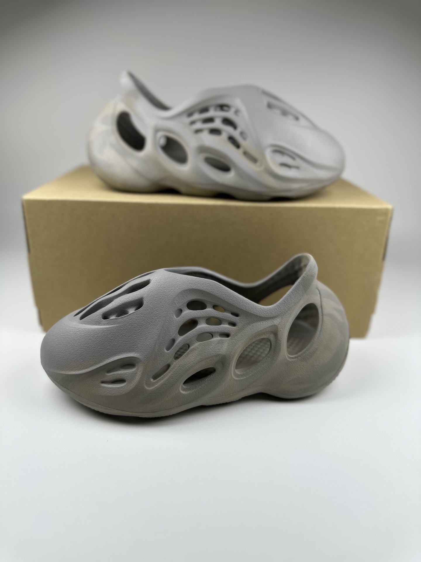 网红椰子新款儿童洞洞鞋男女宝宝包头凉鞋厚底透气休闲防滑沙滩鞋 尺码表！ US EUR 10码 28 11码 29 12码 31 13码 32 1码 33-选品中心