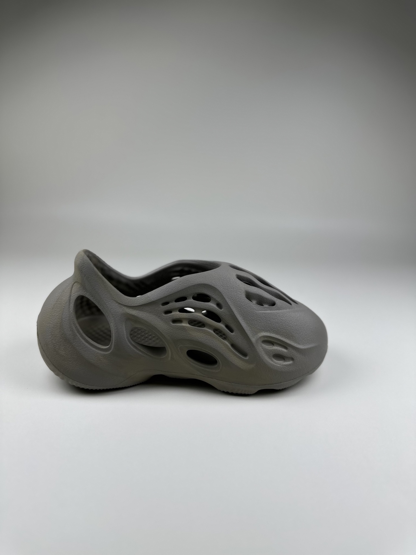 图片[9]-网红椰子新款儿童洞洞鞋男女宝宝包头凉鞋厚底透气休闲防滑沙滩鞋 尺码表！ US EUR 10码 28 11码 29 12码 31 13码 32 1码 33-选品中心