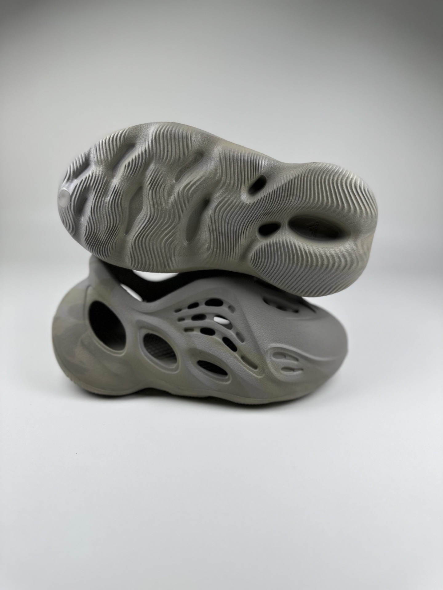 图片[2]-网红椰子新款儿童洞洞鞋男女宝宝包头凉鞋厚底透气休闲防滑沙滩鞋 尺码表！ US EUR 10码 28 11码 29 12码 31 13码 32 1码 33-选品中心