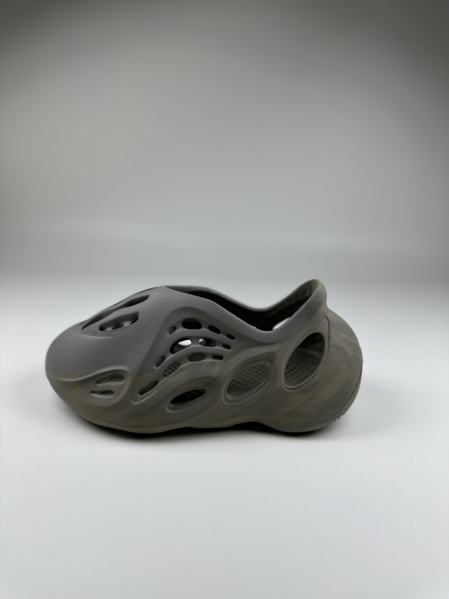 图片[8]-网红椰子新款儿童洞洞鞋男女宝宝包头凉鞋厚底透气休闲防滑沙滩鞋 尺码表！ US EUR 10码 28 11码 29 12码 31 13码 32 1码 33-选品中心