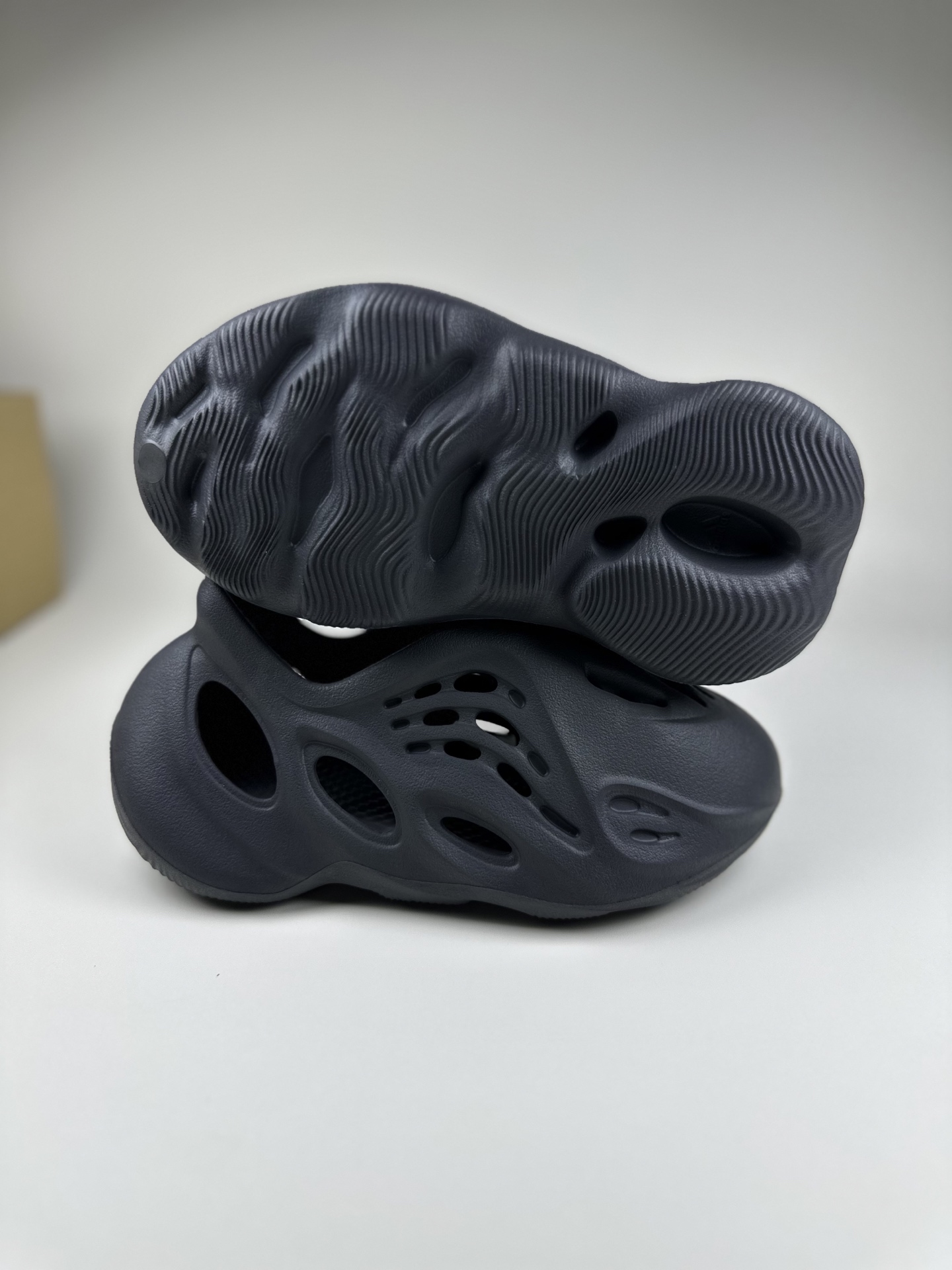 图片[2]-网红椰子新款儿童洞洞鞋男女宝宝包头凉鞋厚底透气休闲防滑沙滩鞋 尺码表！ US EUR 10码 28 11码 29 12码 31 13码 32 1码 33-选品中心