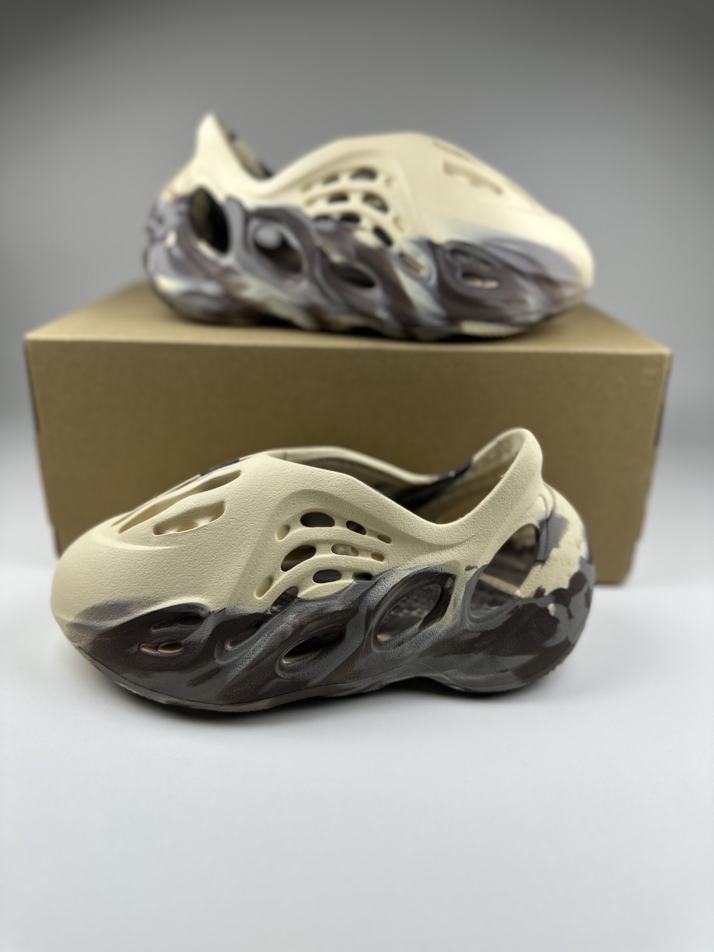 网红椰子新款儿童洞洞鞋男女宝宝包头凉鞋厚底透气休闲防滑沙滩鞋 尺码表！ US EUR 10码 28 11码 29 12码 31 13码 32 1码 33-选品中心