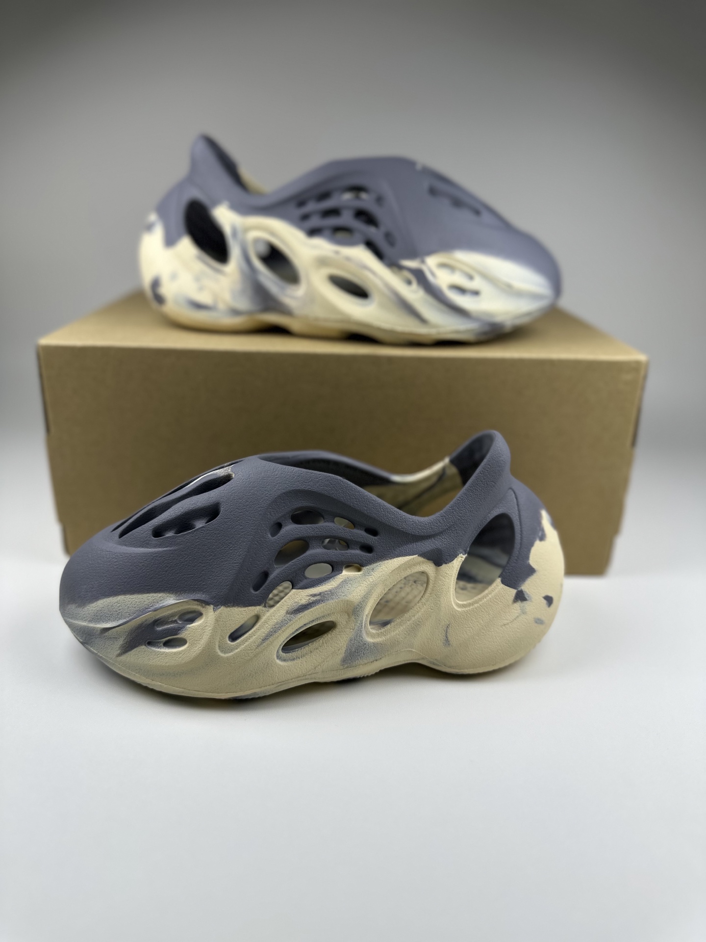 网红椰子新款儿童洞洞鞋男女宝宝包头凉鞋厚底透气休闲防滑沙滩鞋 尺码表！ US EUR 10码 28 11码 29 12码 31 13码 32 1码 33-选品中心