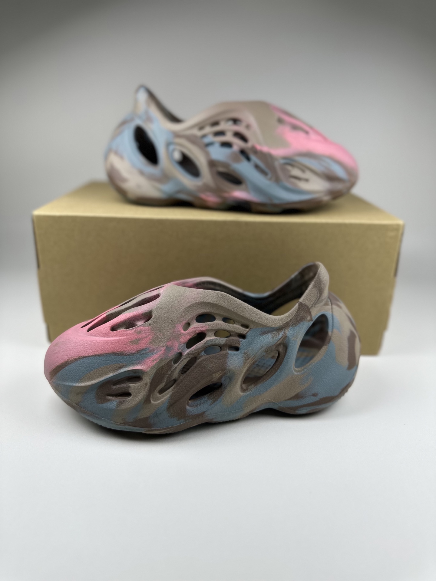 网红椰子新款儿童洞洞鞋男女宝宝包头凉鞋厚底透气休闲防滑沙滩鞋 尺码表！ US EUR 10码 28 11码 29 12码 31 13码 32 1码 33-选品中心