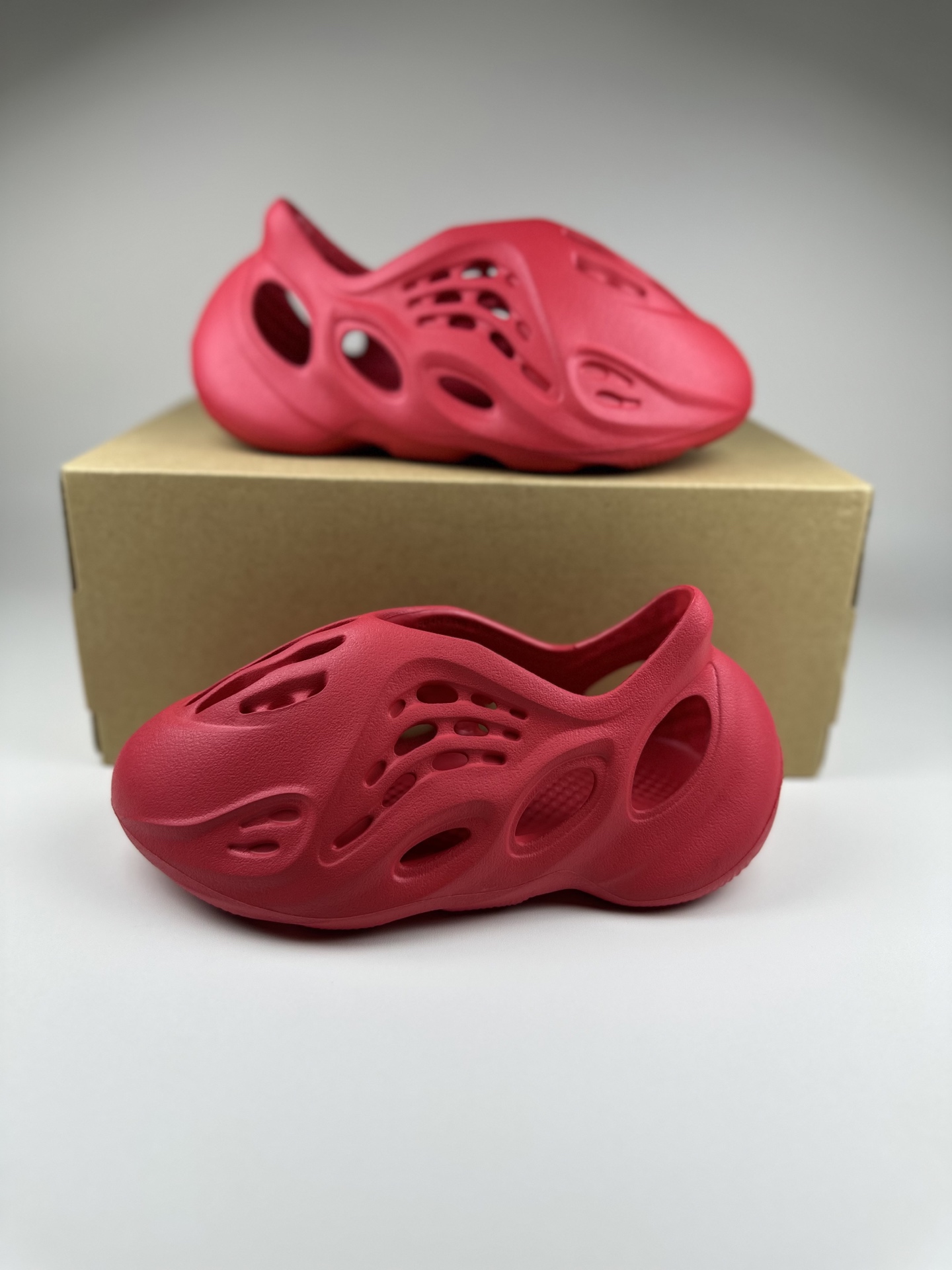 网红椰子新款儿童洞洞鞋男女宝宝包头凉鞋厚底透气休闲防滑沙滩鞋 尺码表！ US EUR 10码 28 11码 29 12码 31 13码 32 1码 33-选品中心