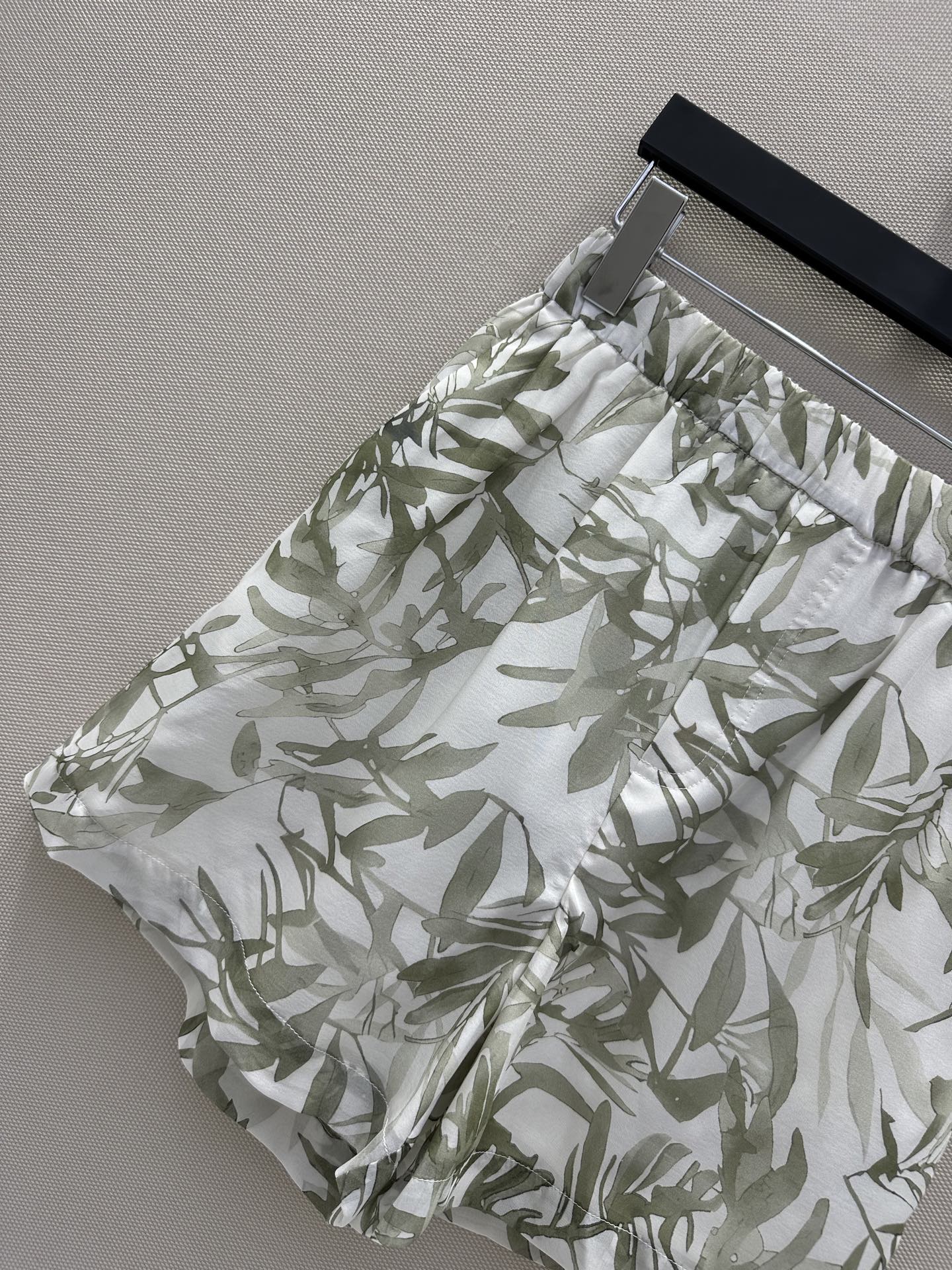 P621: High-Quality Vacation Shorts for White Rich and Beautiful Women - 图片 3