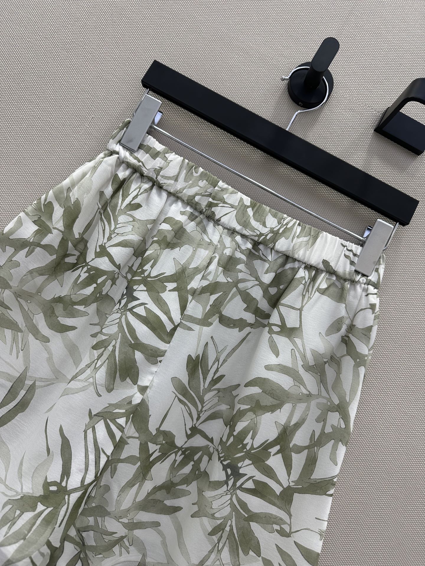 P621: High-Quality Vacation Shorts for White Rich and Beautiful Women - 图片 9
