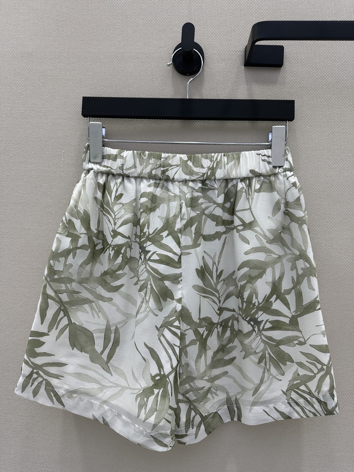 P621: High-Quality Vacation Shorts for White Rich and Beautiful Women - 图片 8