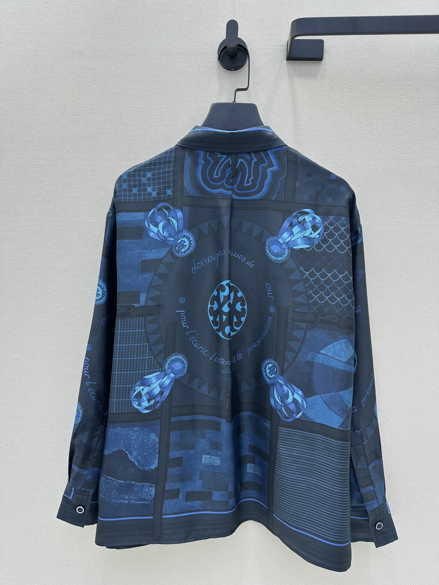 “Palefroi Remix: Original 100% Silk Women’s Suit with High-Quality Package” - 图片 6