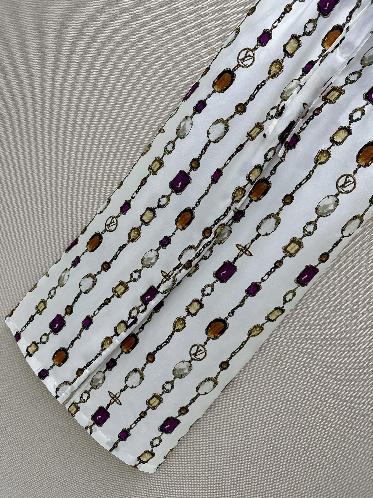 Classic Monogram Silk Pajama Set: Original Scavenger Dress with Quality Packaging. - 图片 5