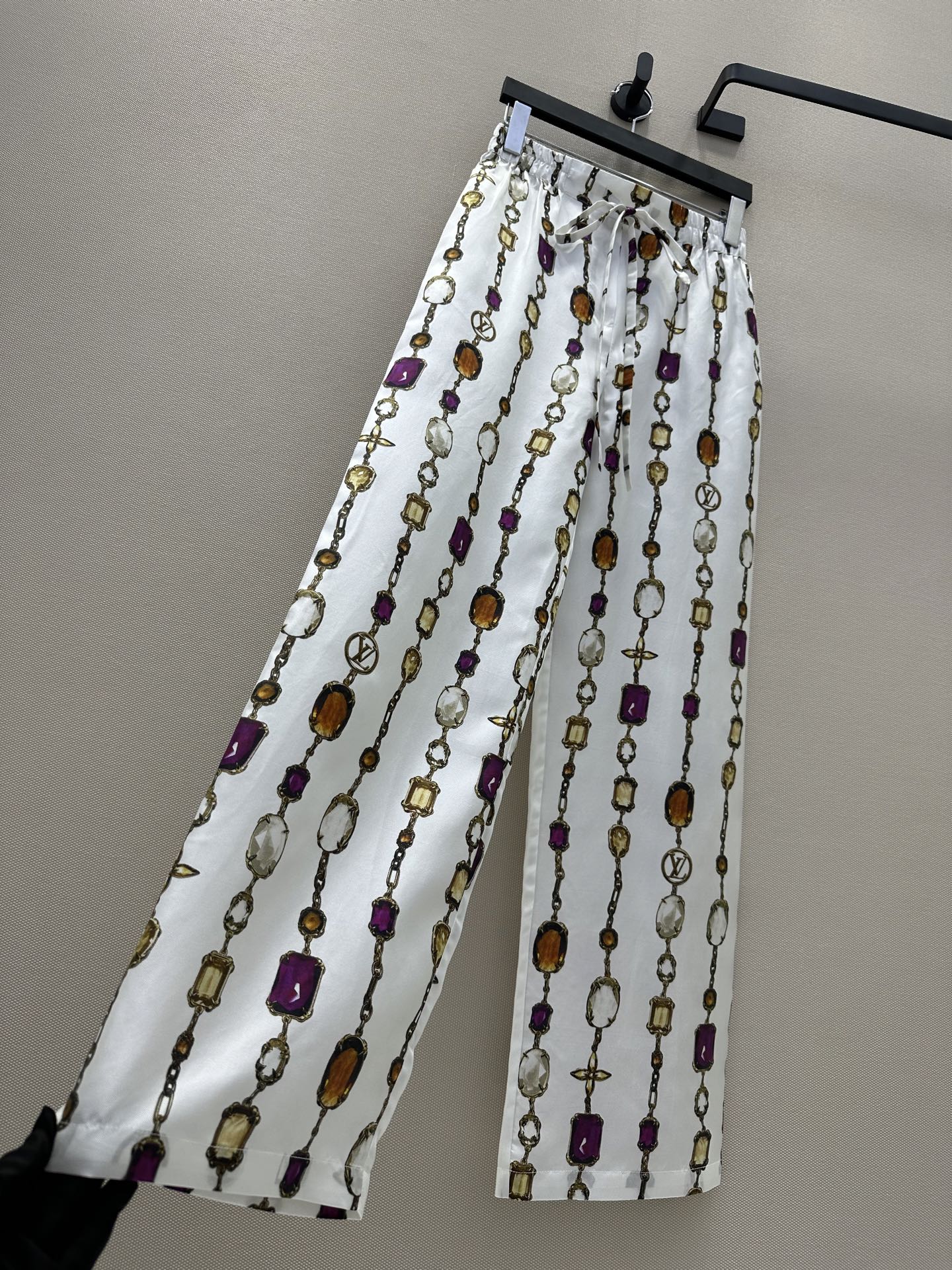 Classic Monogram Silk Pajama Set: Original Scavenger Dress with Quality Packaging. - 图片 6