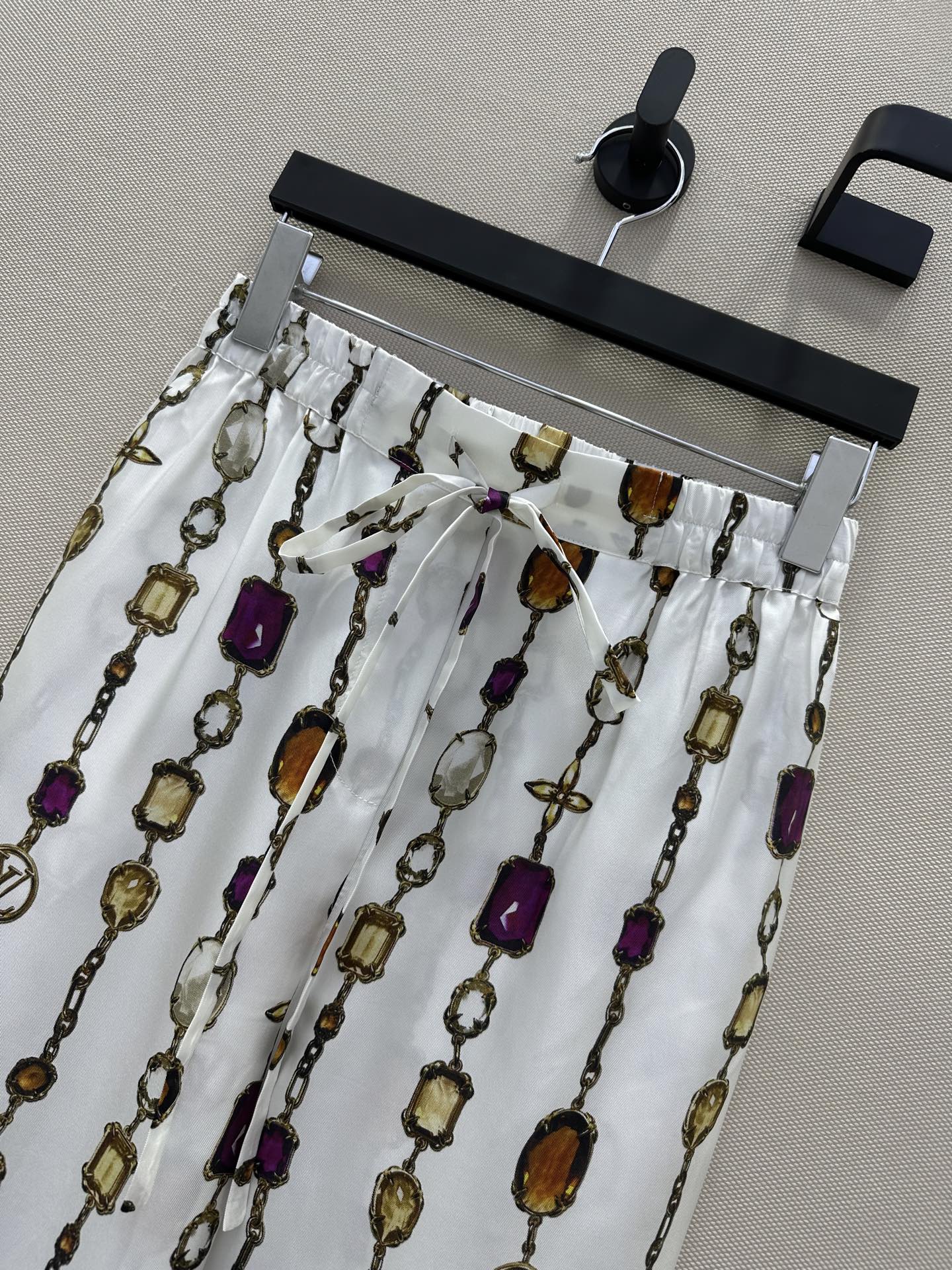 Classic Monogram Silk Pajama Set: Original Scavenger Dress with Quality Packaging. - 图片 3