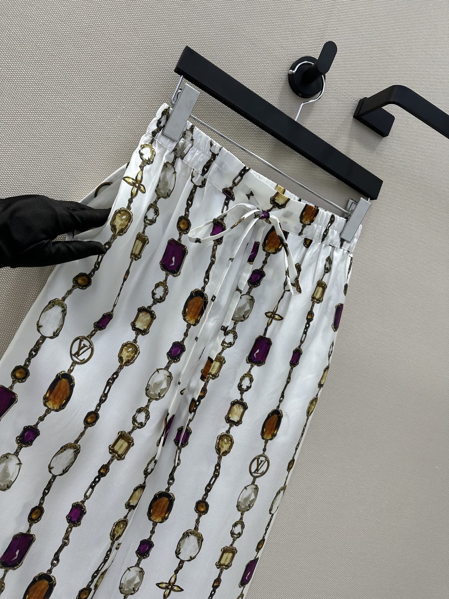 Classic Monogram Silk Pajama Set: Original Scavenger Dress with Quality Packaging. - 图片 4