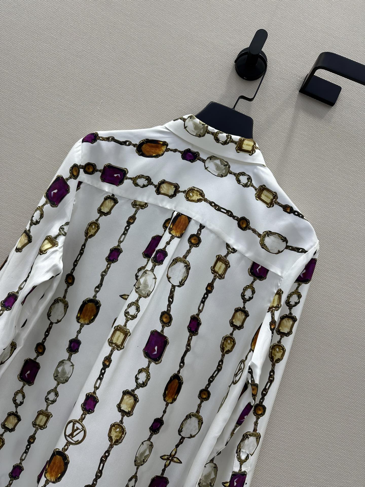 Original Zilong Monogram Silk Shirt with Jewel Chain – Classic Fashion Recommendation - 图片 7