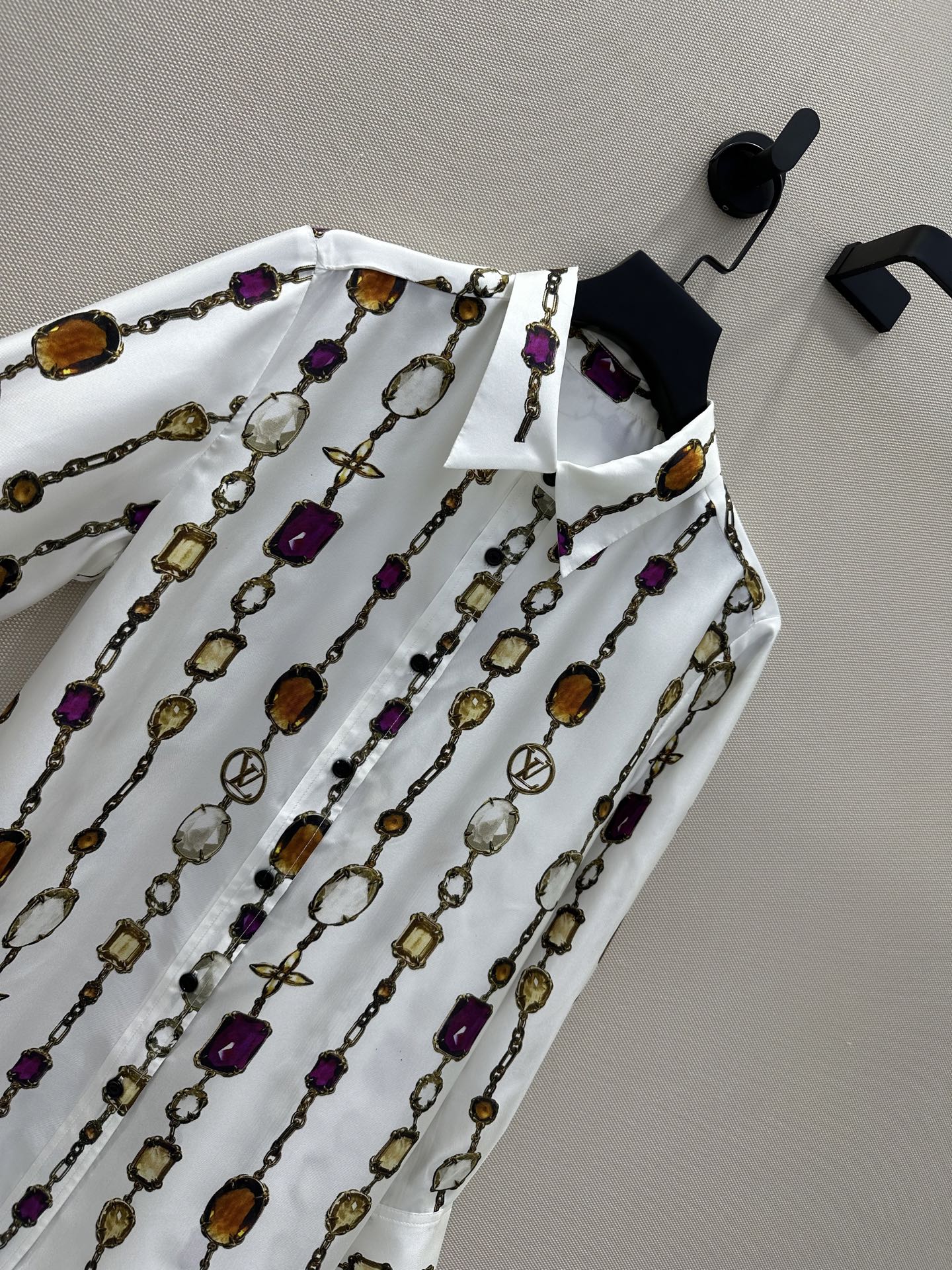 Original Zilong Monogram Silk Shirt with Jewel Chain – Classic Fashion Recommendation - 图片 3
