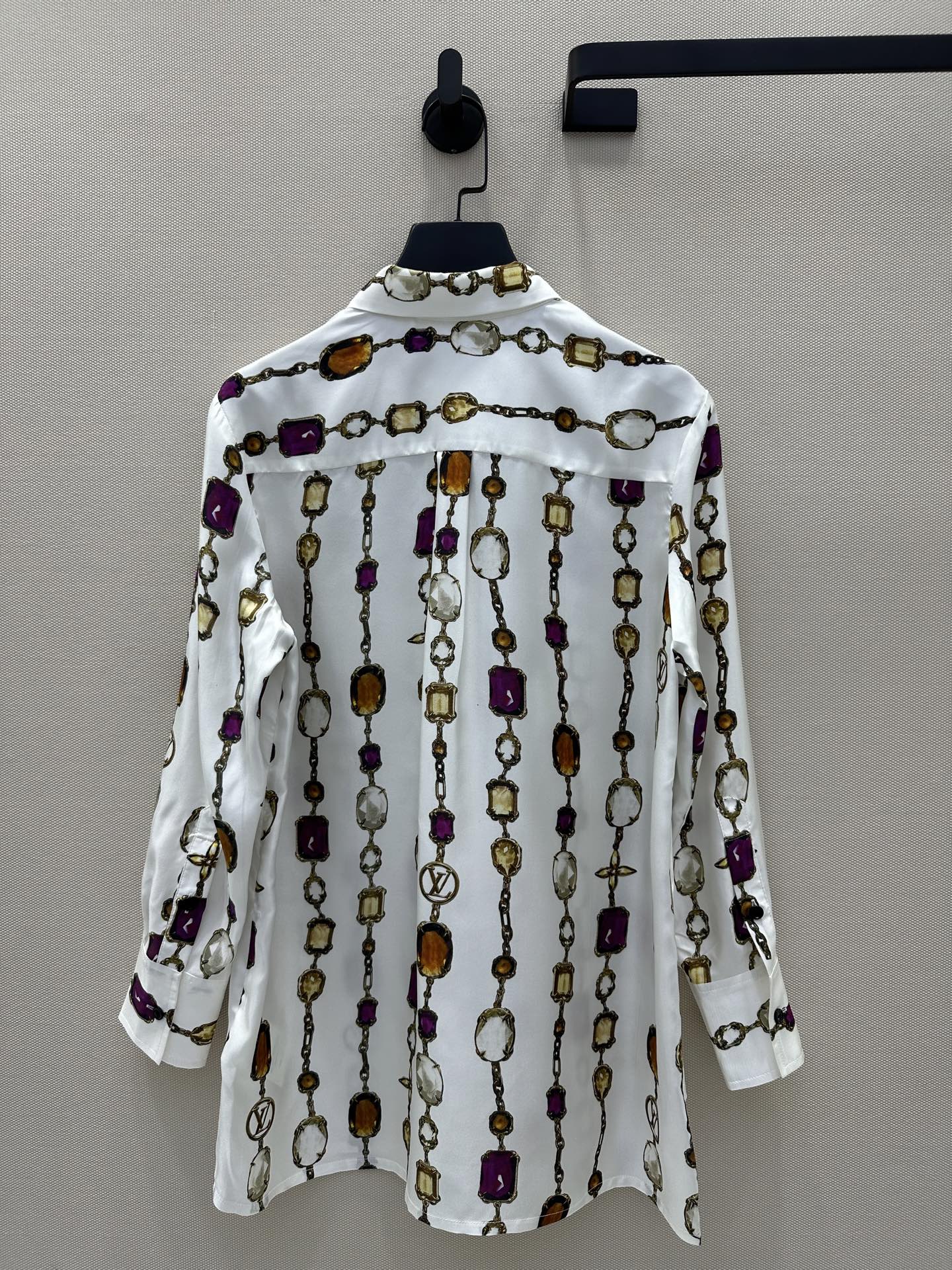 Original Zilong Monogram Silk Shirt with Jewel Chain – Classic Fashion Recommendation - 图片 6