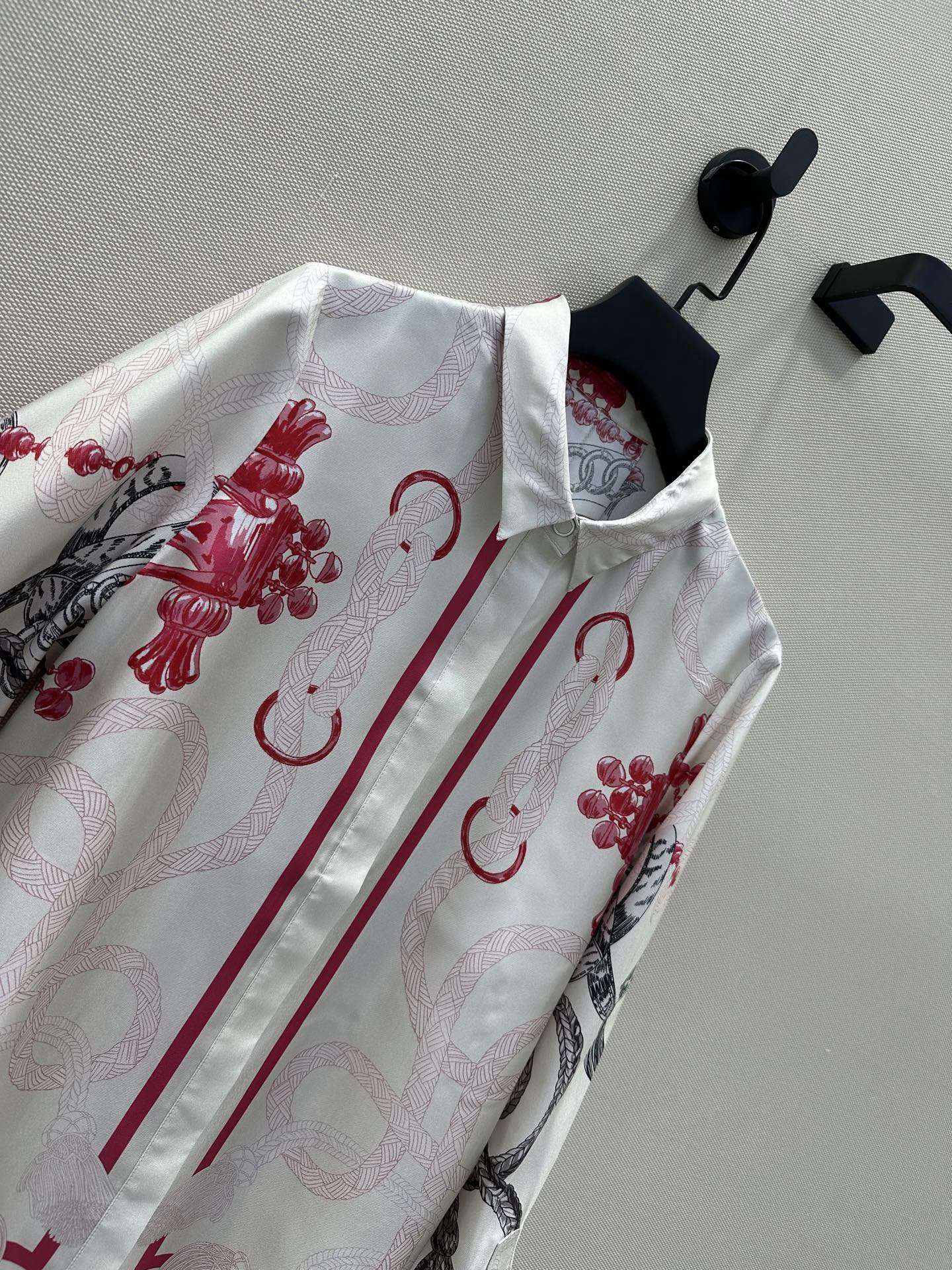 “High-Quality Palefroi Remix Silk Shirt in Original Women’s Suit Design” - 图片 4