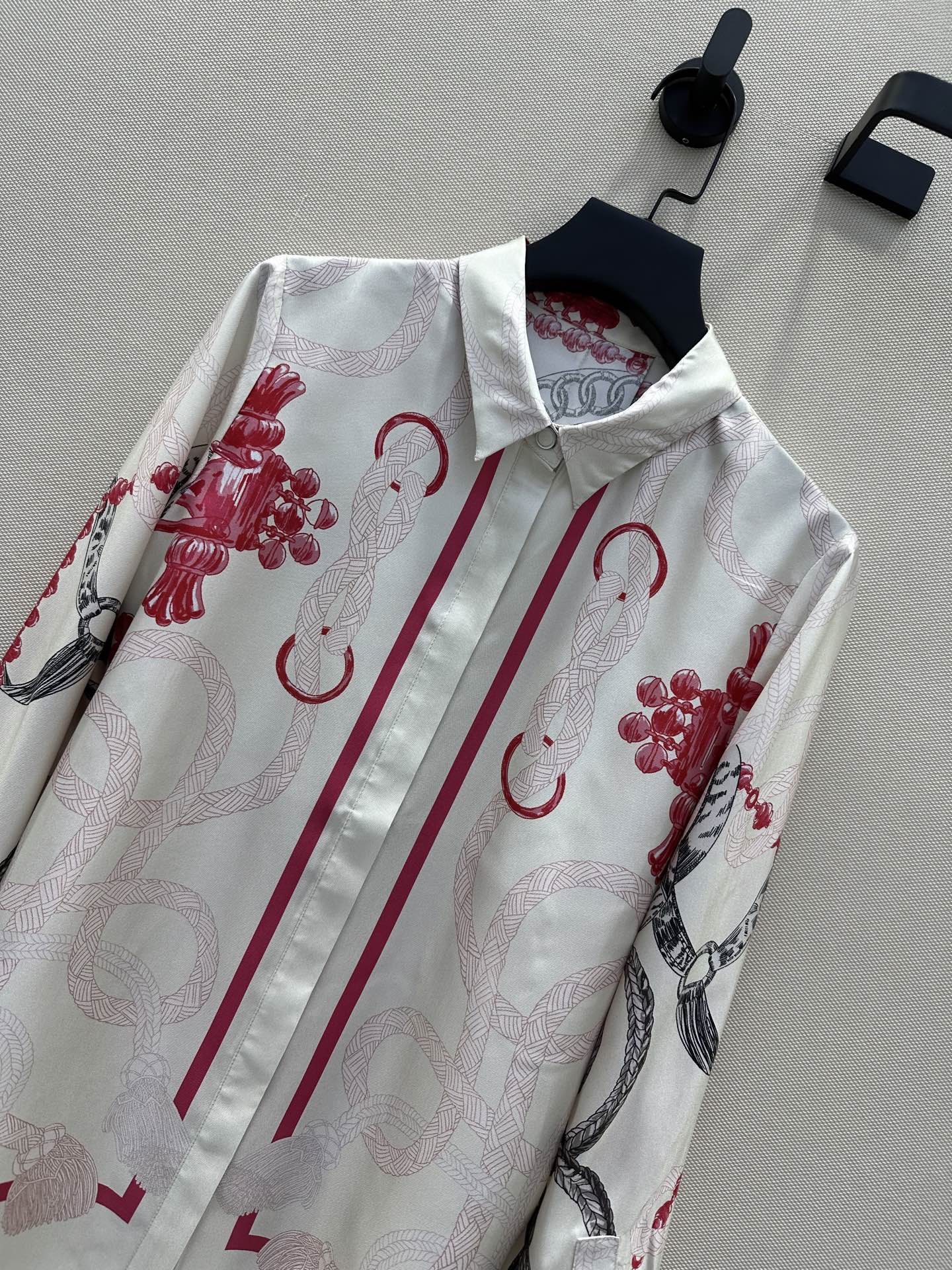 “High-Quality Palefroi Remix Silk Shirt in Original Women’s Suit Design” - 图片 2