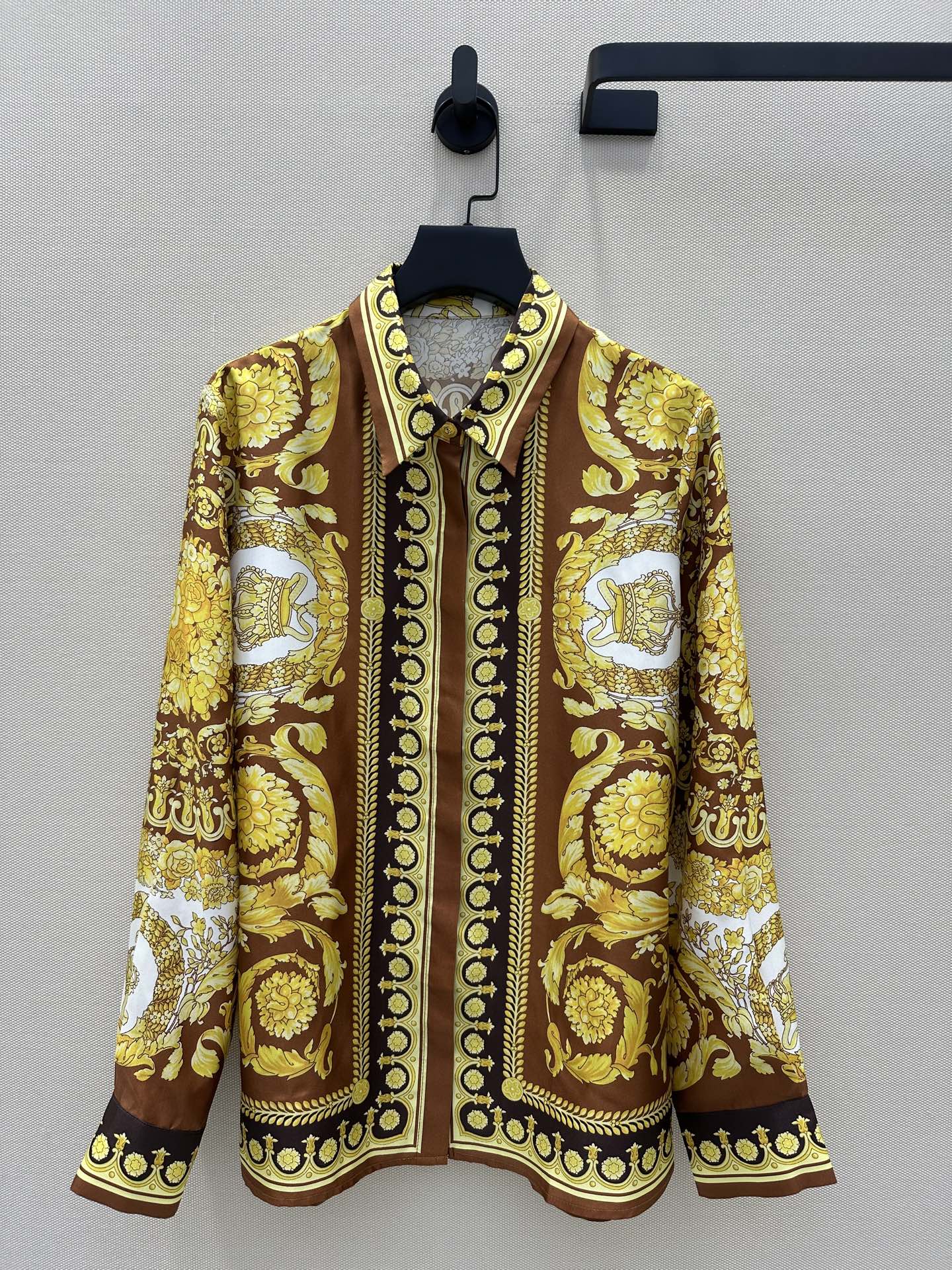 “Original Women’s Silk Suit with V Barlock Shirt in Gold and Brown Weave” - 图片 1