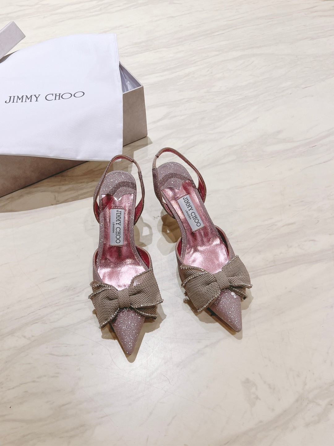 Jimmy Choo الأحذية صنادل أسود . وردي الأدمة جلد الغنم الربيع والصيف سلسلة P321024