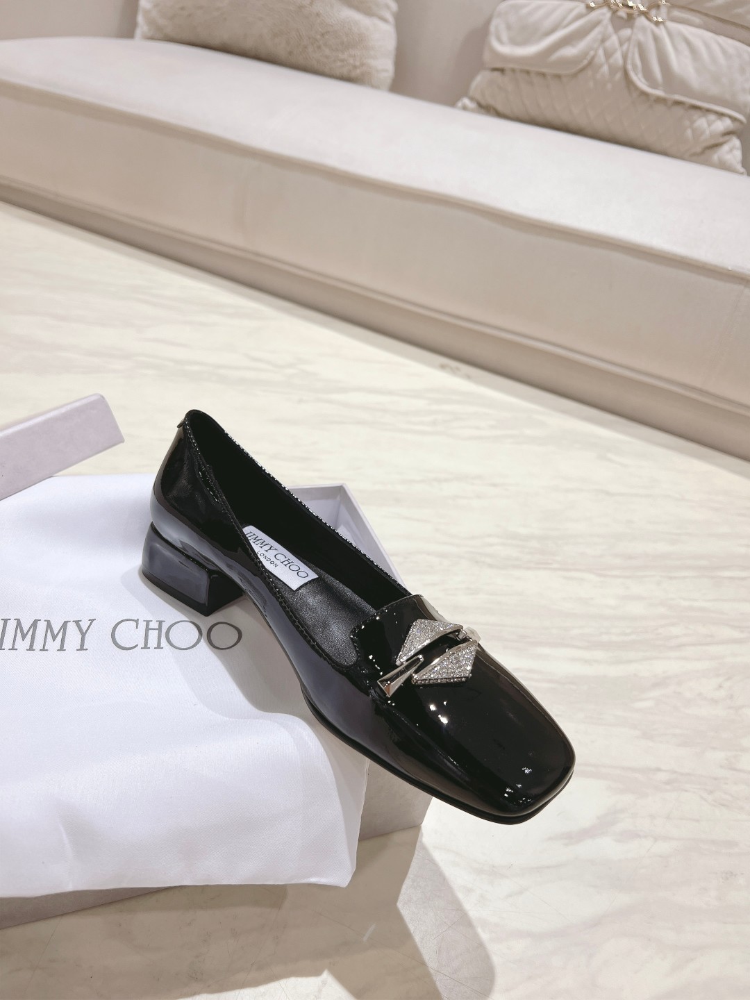 JC Top P700: Jimmy Choo’s New Mary Jane Monopoly for Spring and Autumn 2024 - 图片 6