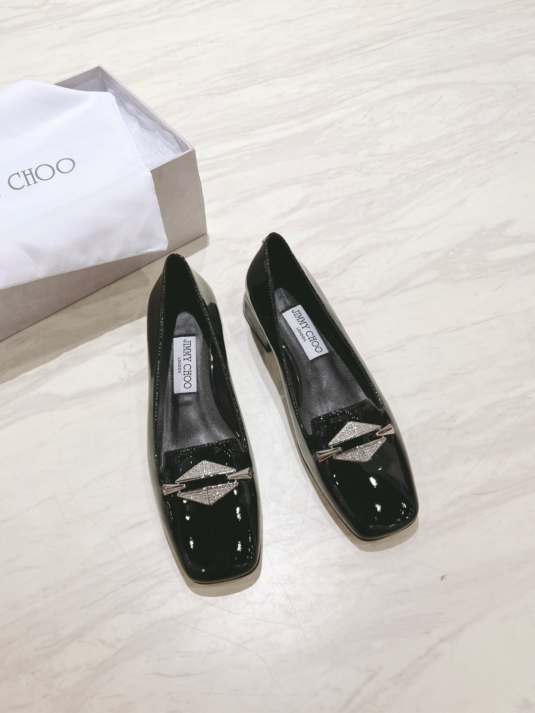 JC Top P700: Jimmy Choo’s New Mary Jane Monopoly for Spring and Autumn 2024 - 图片 1