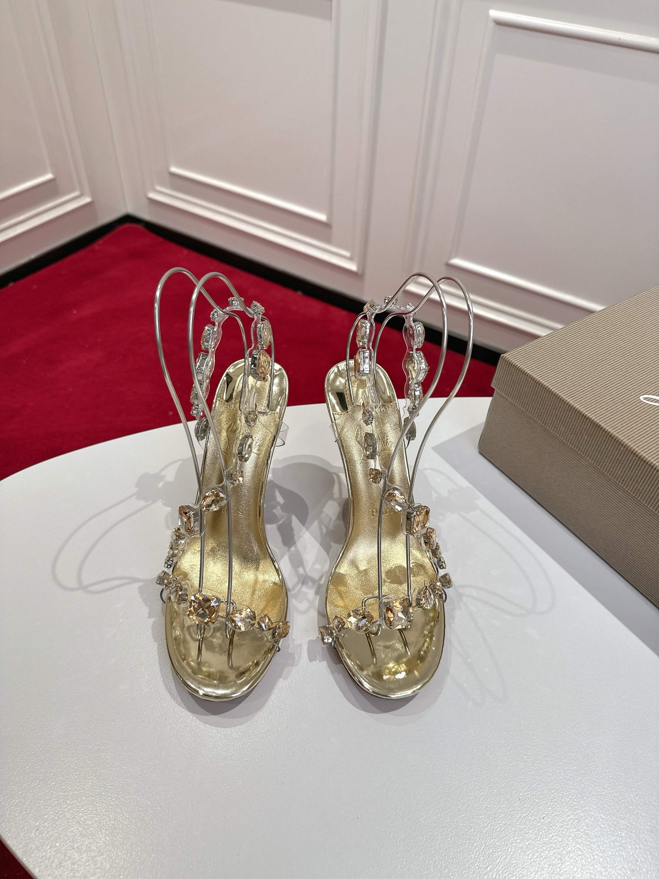 NO:405492,Top version Original box Christian Louboutin | 2025s original mold opening 1:1 Heavy Industry CLJUSTQUEEN crystal high heels material imported PVC + Cleo rhinestones inner grain pearlescent sheepskin outsole original imported AR1 top leather outsole Size34-43 '34.40.41.42.43 Custom made no return' Color: Gold Silver Heel height about 10.0cm Packaging top-level original box, cloth bag, card, diamond matching, handbag, sandals, christian louboutin, sandals, high heels, sheepskin, Leather soles19860909顶级版 原版盒 Christian Louboutin | 2025s原版开模1:1重工CLJUSTQUEEN水晶高跟鞋 材质进口PVC+克里奥水钻 内里粒面珠光羊皮里 大底原版进口AR1顶级真皮大底 Size34-43「34.40.41.42.43订做不退换」 Color: 金色 银色 跟高约10.0cm  包装顶级原版盒、布袋、卡片、配钻、手提袋,凉鞋,christian louboutin,sandals,high heels,sheepskin,Leather soles,Women's Shoes