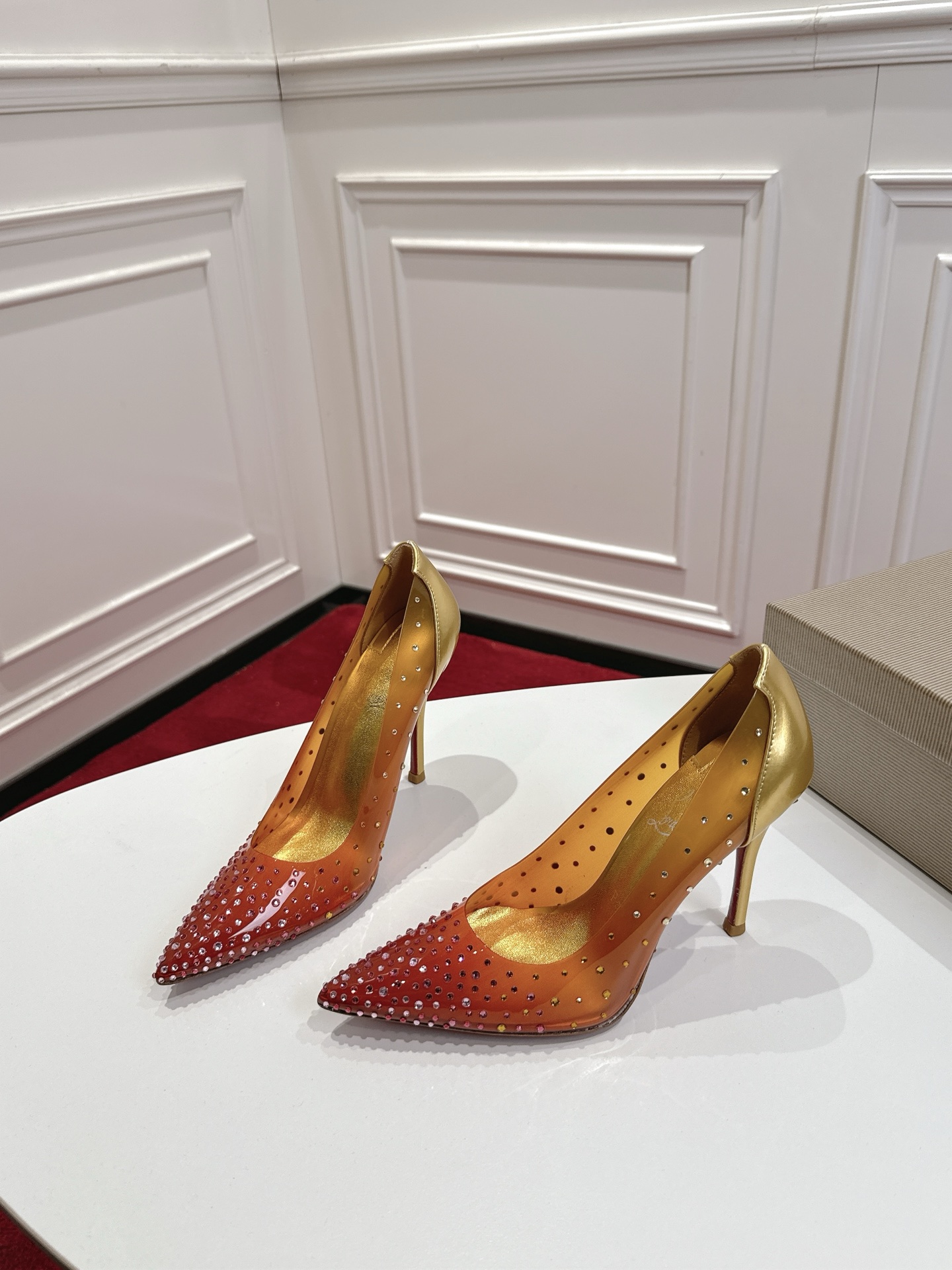 NO:647300,Top version original box Christian Louboutin | 2026s original open mold new gradient color rhinestone high heels Material imported rhinestone top PVC Grained pearlescent sheepskin lining Outsole Original imported AR1 top genuine leather outsole Size34-43 '34.40.41.42.43 Customized and non-returnable' Color: 2 colors Heel height is about 1cm/6.5cm/8.5cm/10cm  Packaging: top original boxes, bags, cards, handbags, leather soles, high heels, christian louboutin, high heels, sheepskin, Leather soles19860909顶级版 原版盒 Christian Louboutin | 2026s原版开模新款渐变色水钻高跟鞋 材质进口水钻顶级PVC 内里粒面珠光羊皮里 大底原版进口AR1顶级真皮大底 Size34-43「34.40.41.42.43订做不退换」 Color: 2个配色 跟高约1cm/6.5cm/8.5cm/10cm 包装顶级原版盒、布袋、卡片、手提袋天皮,高跟鞋,christian louboutin,high heels,sheepskin,Leather soles,Women's Shoes