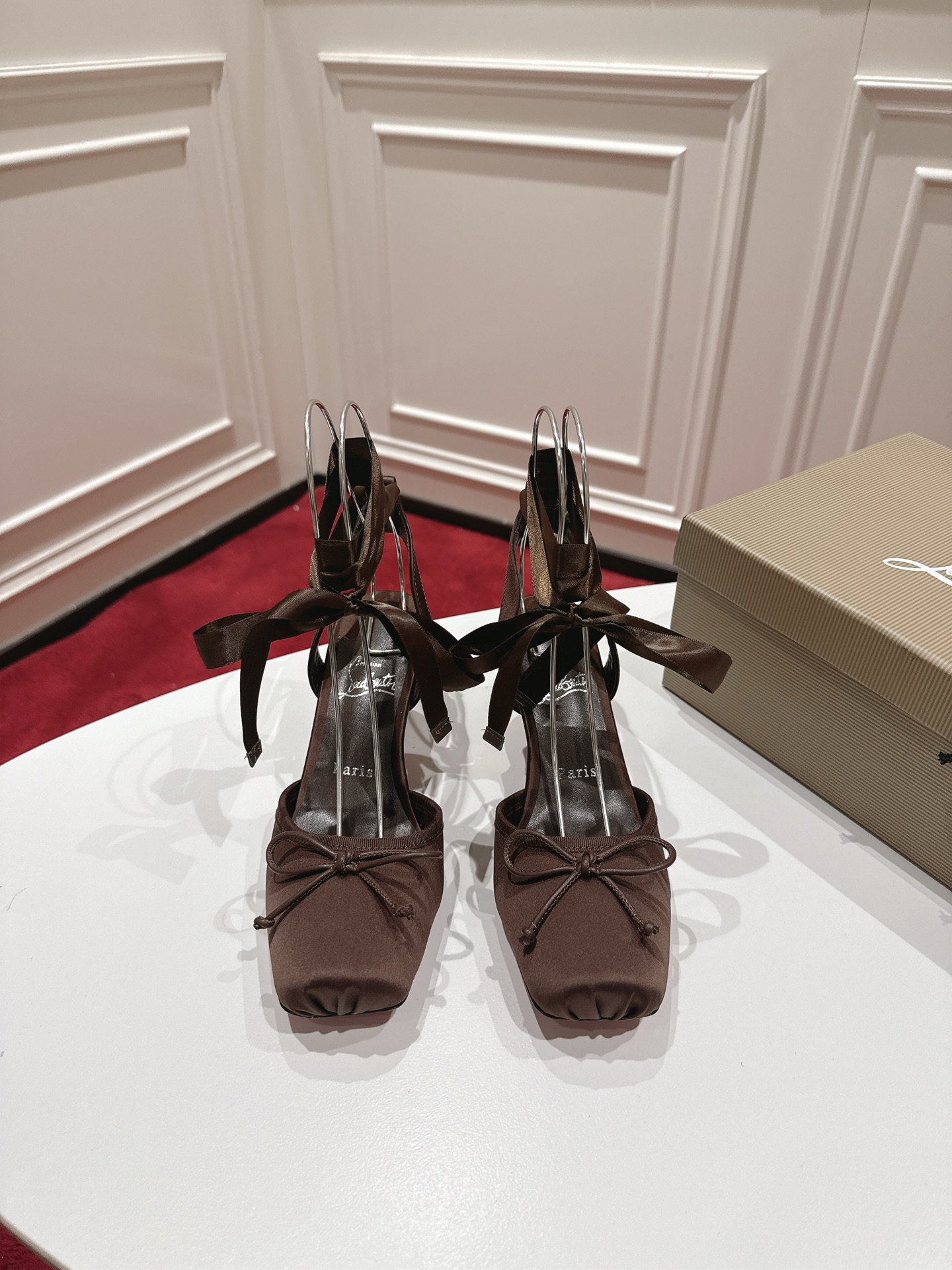 🆑 Versión superior @ Christian Louboutin tacones altos con correa de lazo de raso, tacones altos con correa estilo bal…