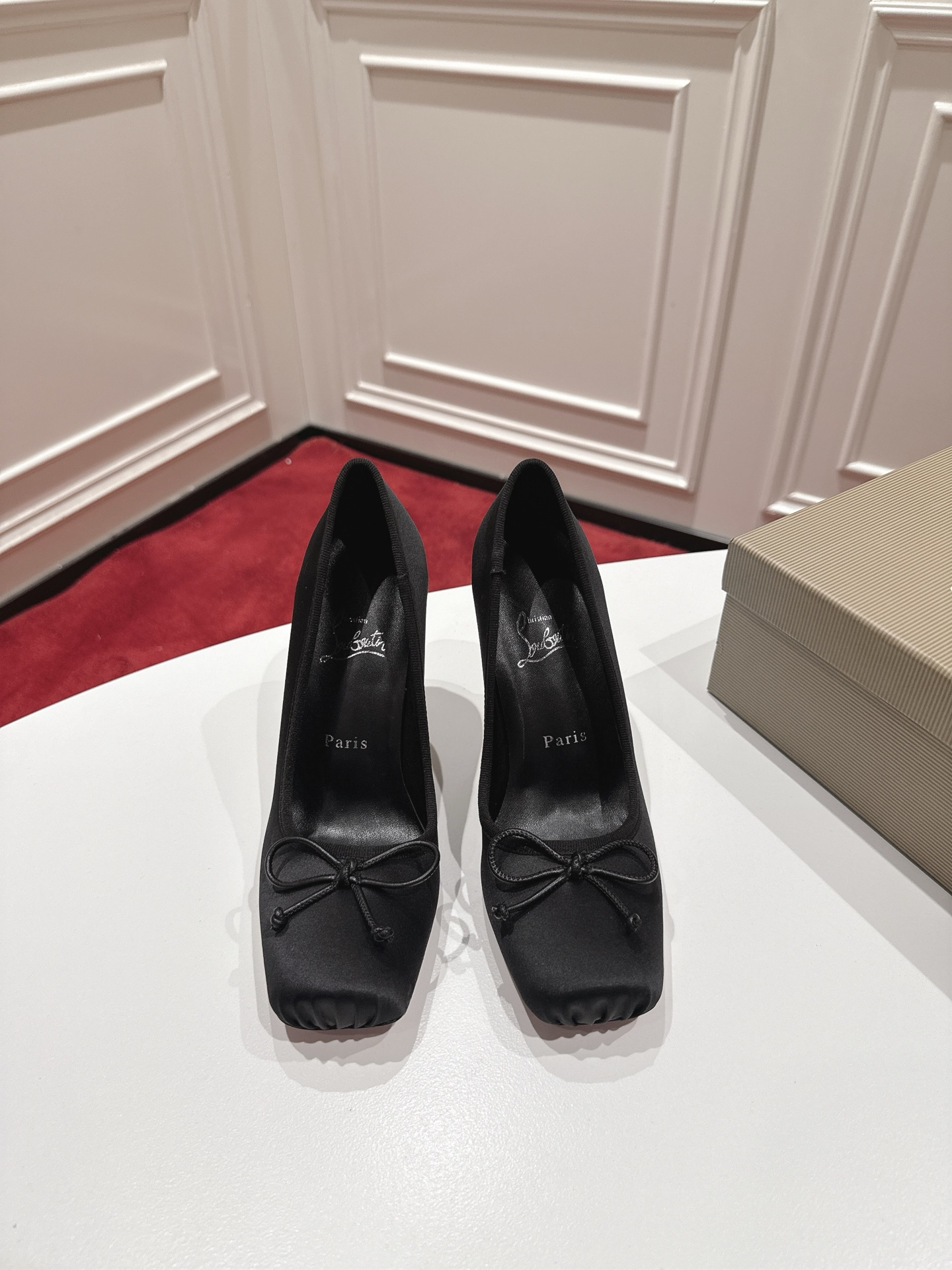 🆑 Caja original Top Edition @ Christian Louboutin Tacones de aguja estilo ballet francés con suela roja, con suelas de…