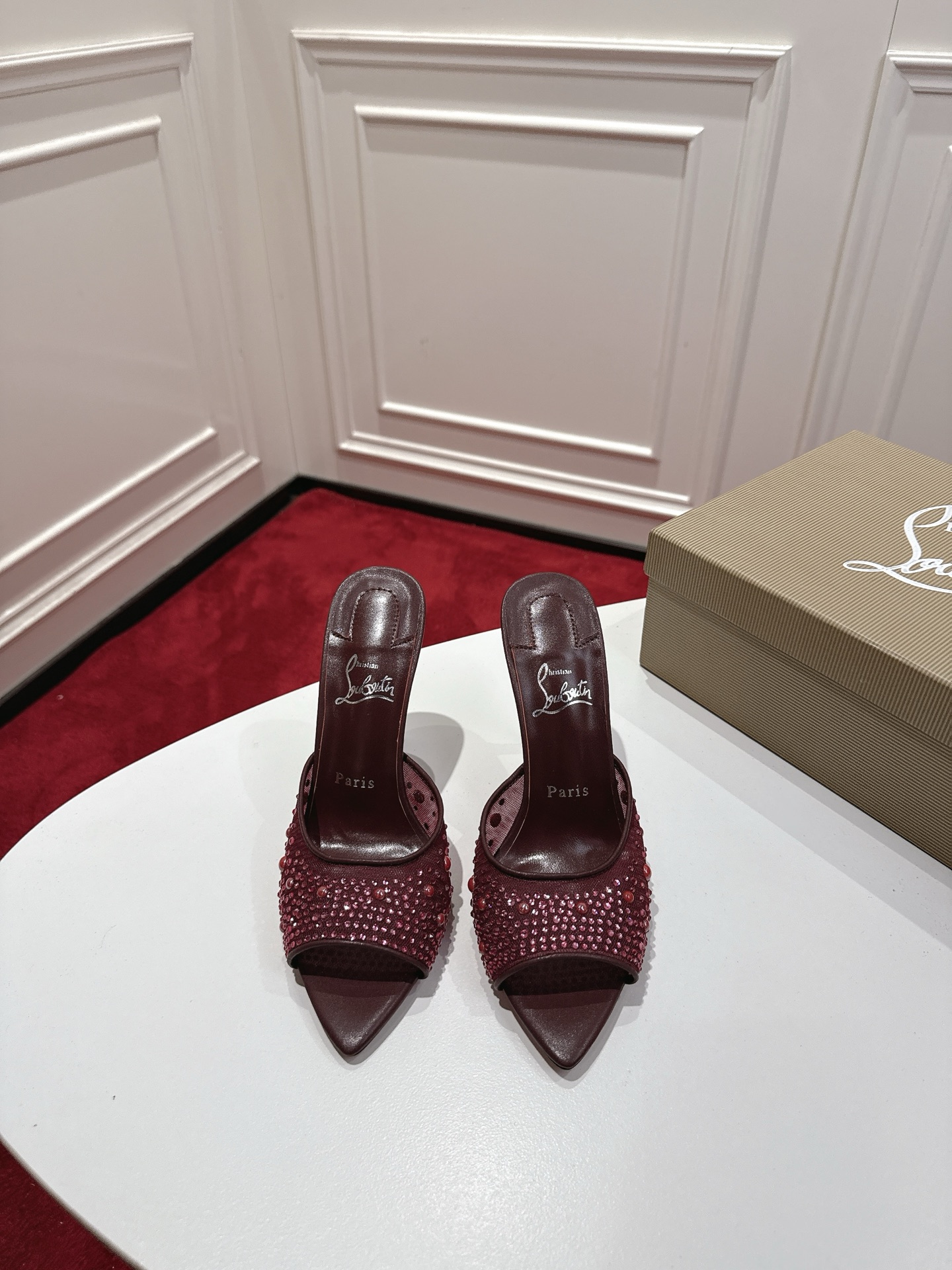NO:887702,Top version original box Christian Louboutin | 2026s mesh rhinestone pearl pointed toe red sole high-heeled slippers. Grained pearlescent sheepskin lining. Outsole original imported AR1 top genuine leather outsole Size 34-43 '34.40.41.42.43 Customized and non-returnable' Color: 4 colors. Heel height about 10.0cm. Packaging top original box, cloth bag, card, handbag. Tianpi, high heels and slippers, christian  louboutin,high heels,slippers,sheepskin,Leather soles19860909顶级版 原版盒 Christian Louboutin | 2026s网纱水钻珍珠尖头红底高跟拖鞋 内里粒面珠光羊皮里 大底原版进口AR1顶级真皮大底 Size34-43「34.40.41.42.43订做不退换」 Color: 4个配色 跟高约10.0cm 包装顶级原版盒、布袋、卡片、手提袋 天皮,高跟鞋拖鞋,christian louboutin,high heels,slippers,sheepskin,Leather soles,Women's Shoes