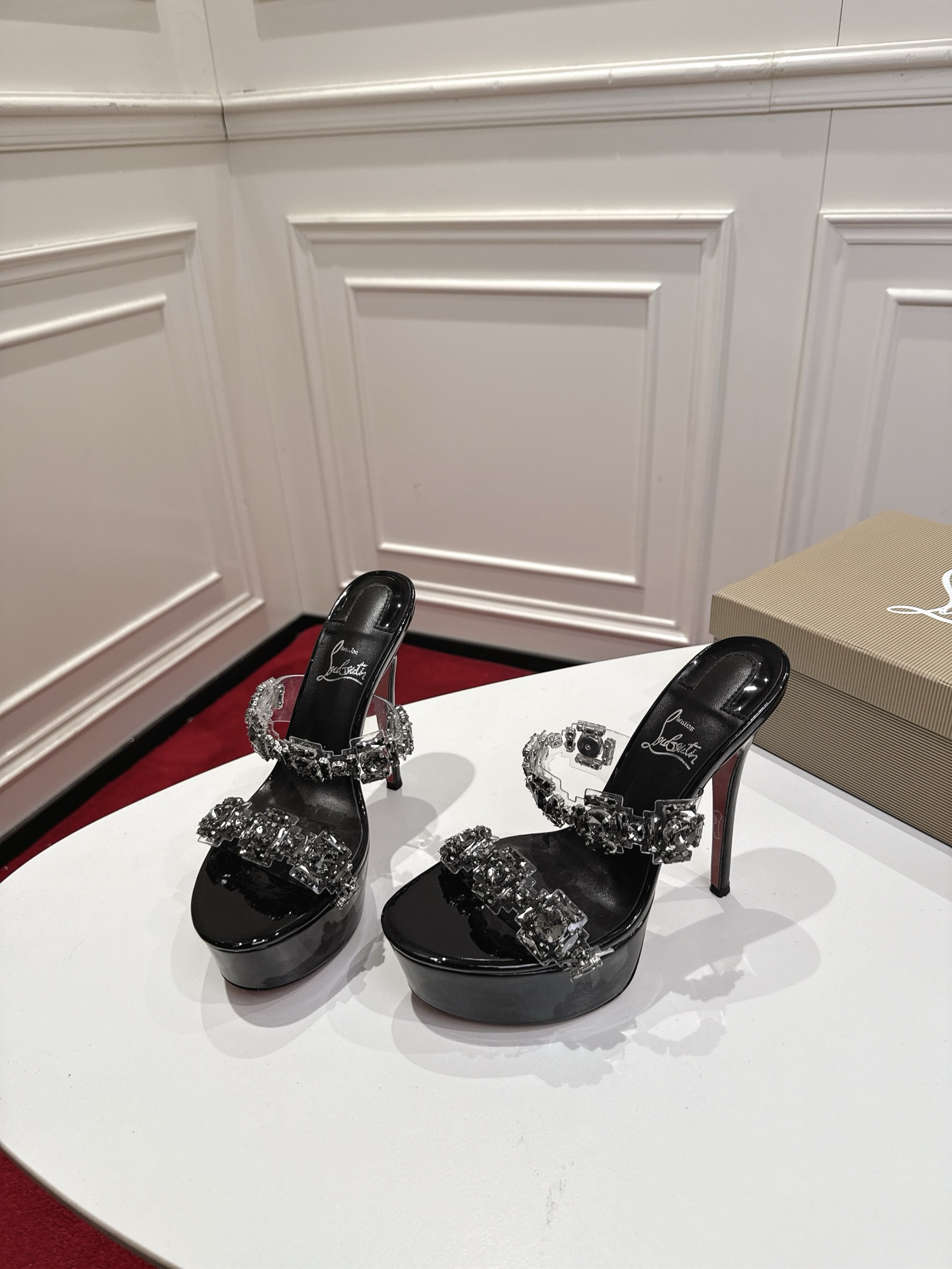 NO:901862,Top version Original box P Christian Louboutin | 2026s original heavy-duty CLJUST QUEEN crystal high-heeled slippers Material imported PVC + Creole rhinestones Grained pearlescent sheepskin lining Outsole Original imported AR1 top genuine leather outsole Size34-43 '34.40.41.42.43 Customized and non-returnable' Color: Five colors Heel height is about 16cm, high-heeled slippers, christian louboutin, high  heels,slippers,sheepskin,Leather soles19860909顶级版 原版盒P Christian Louboutin | 2026s原版做货重工CLJUST QUEEN水晶高跟拖鞋 材质进口PVC+克里奥水钻 内里粒面珠光羊皮里 大底原版进口AR1顶级真皮大底 Size34-43「34.40.41.42.43订做不退换」 Color: 五个配色 跟高约16cm,高跟鞋拖鞋,christian louboutin,high heels,slippers,sheepskin,Leather soles,Women's Shoes